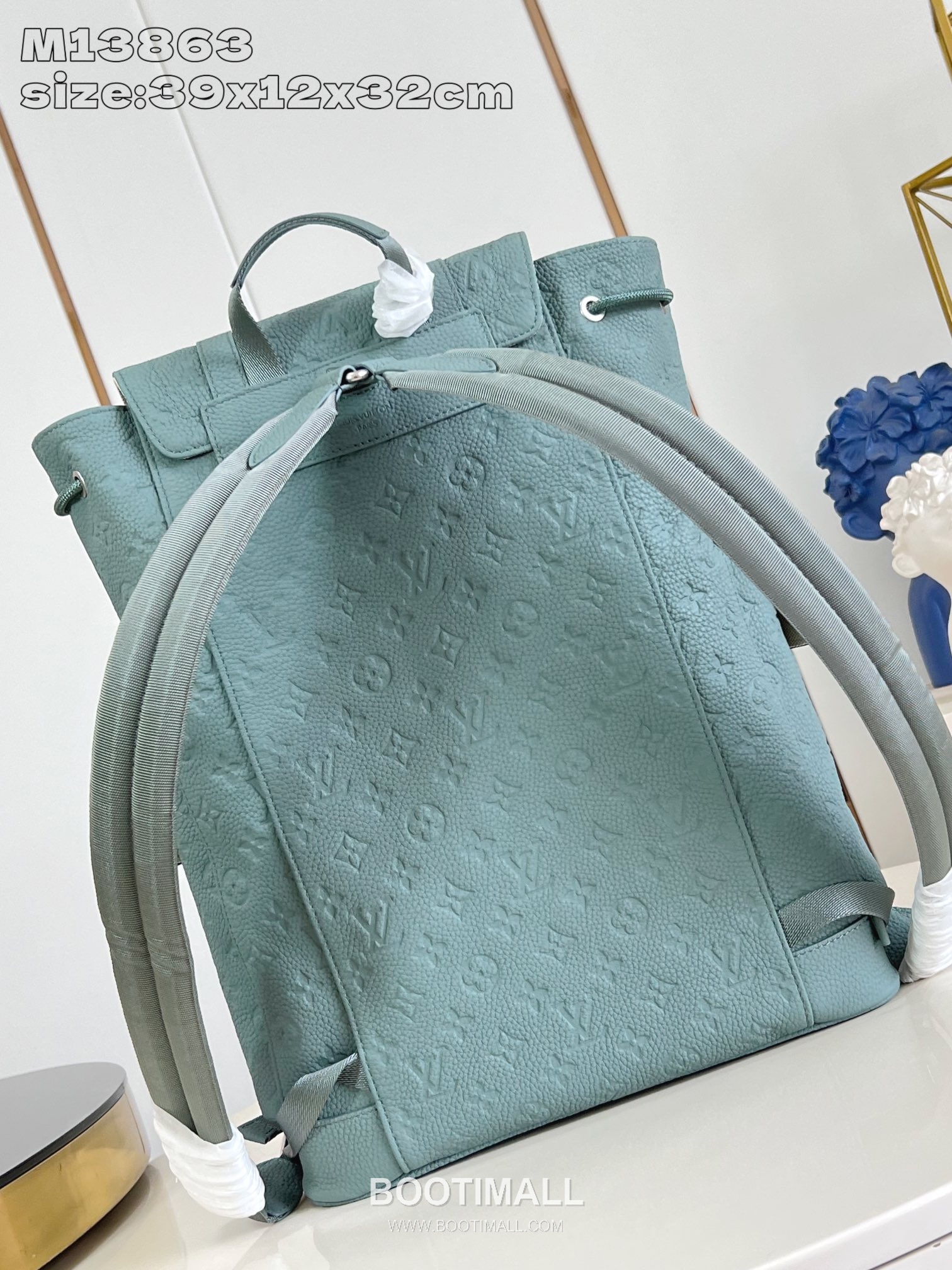 Louis Vuitton Christopher Taurillon Leather Backpack with Side Pocket Strap Detail 루이비통 크리스토퍼 타우릴론 레더 백팩 M13863 32cm 4