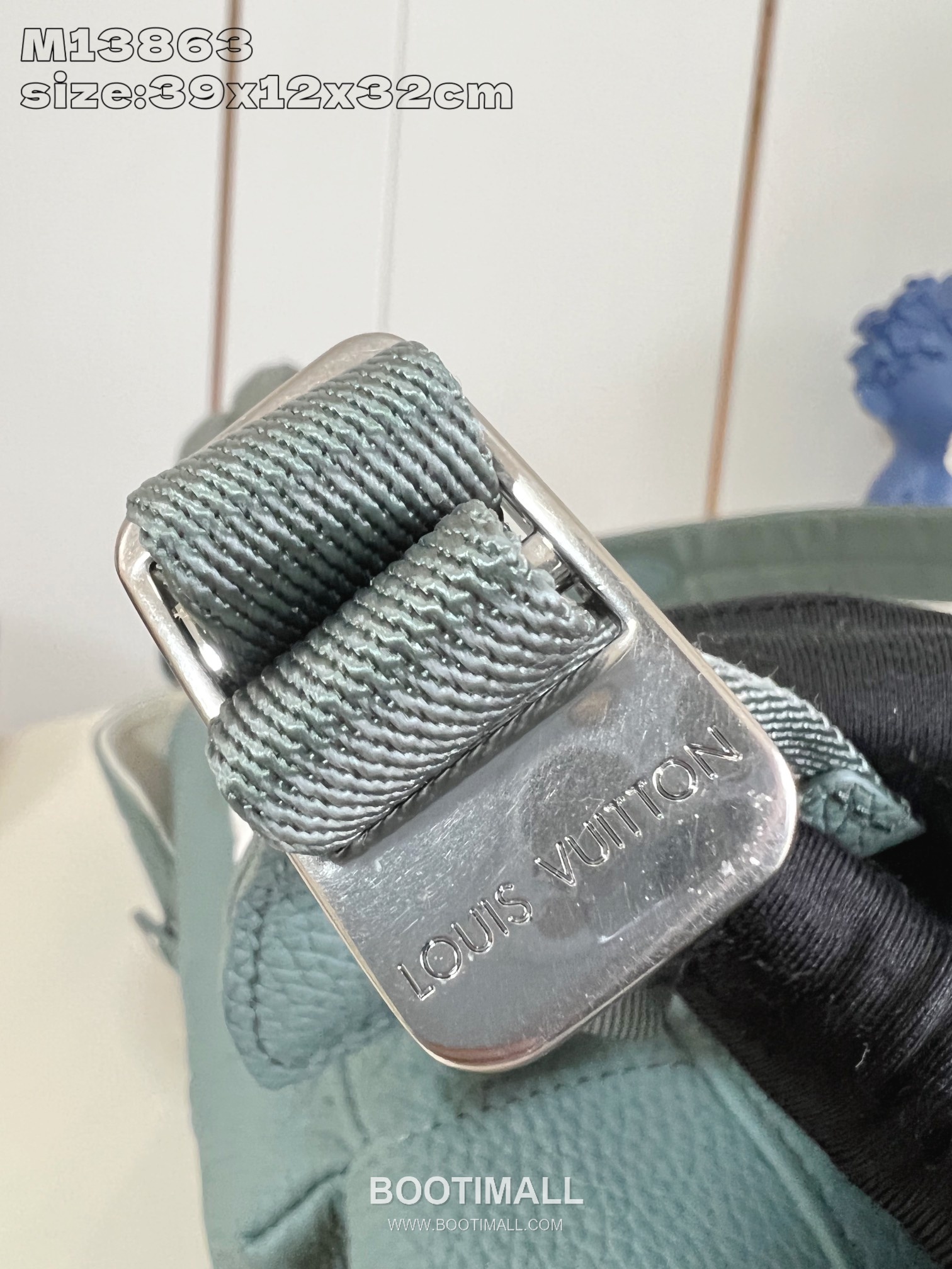 Louis Vuitton Christopher Taurillon Leather Backpack with Side Pocket Strap Detail 루이비통 크리스토퍼 타우릴론 레더 백팩 M13863 32cm 6