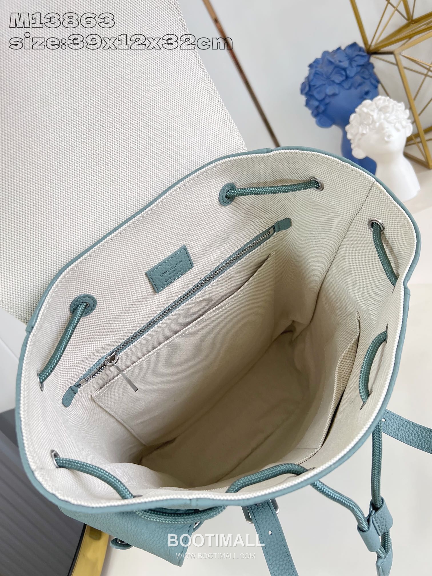 Louis Vuitton Christopher Taurillon Leather Backpack with Side Pocket Strap Detail 루이비통 크리스토퍼 타우릴론 레더 백팩 M13863 32cm 8