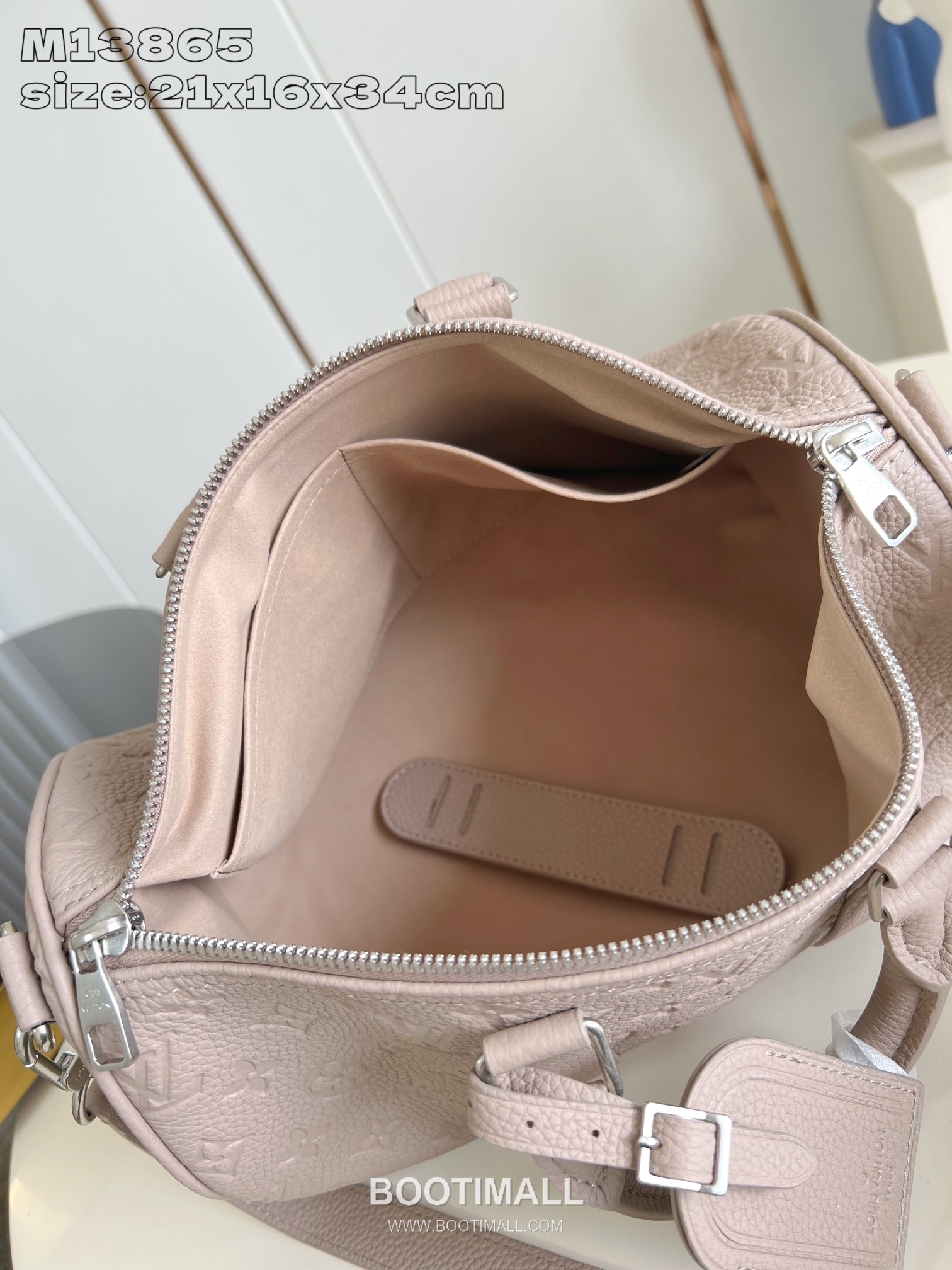 Louis Vuitton Keepall Bandoulière 35 Taurillon Leather Duffle Bag with Strap Tag Detail 루이비통 키폴 반둘리에 35 타우릴론 레더 더플백 M13865 34cm 9