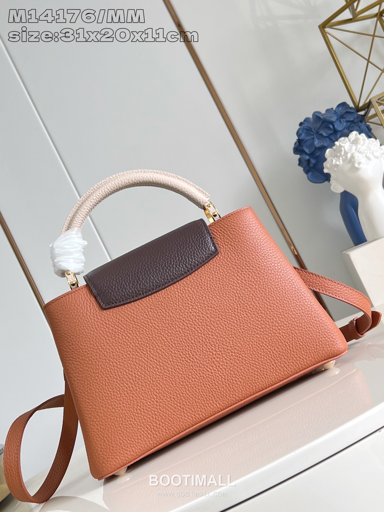 Louis Vuitton Capucines Taurillon Leather Top Handle Bag with Flap Logo Detail 루이비통 카퓌신 타우릴론 레더 탑핸들백 M14176 31cm 4