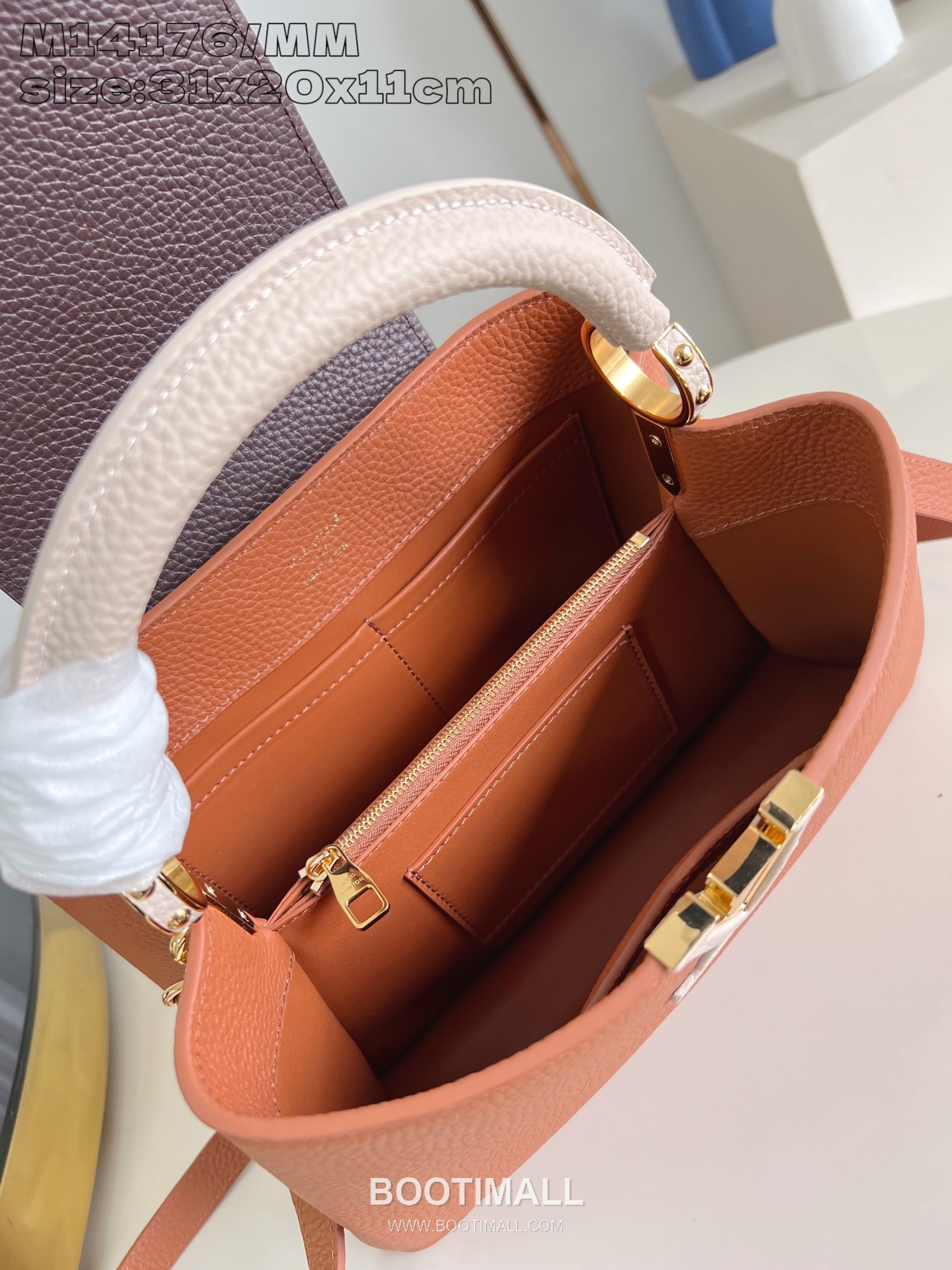 Louis Vuitton Capucines Taurillon Leather Top Handle Bag with Flap Logo Detail 루이비통 카퓌신 타우릴론 레더 탑핸들백 M14176 31cm 8