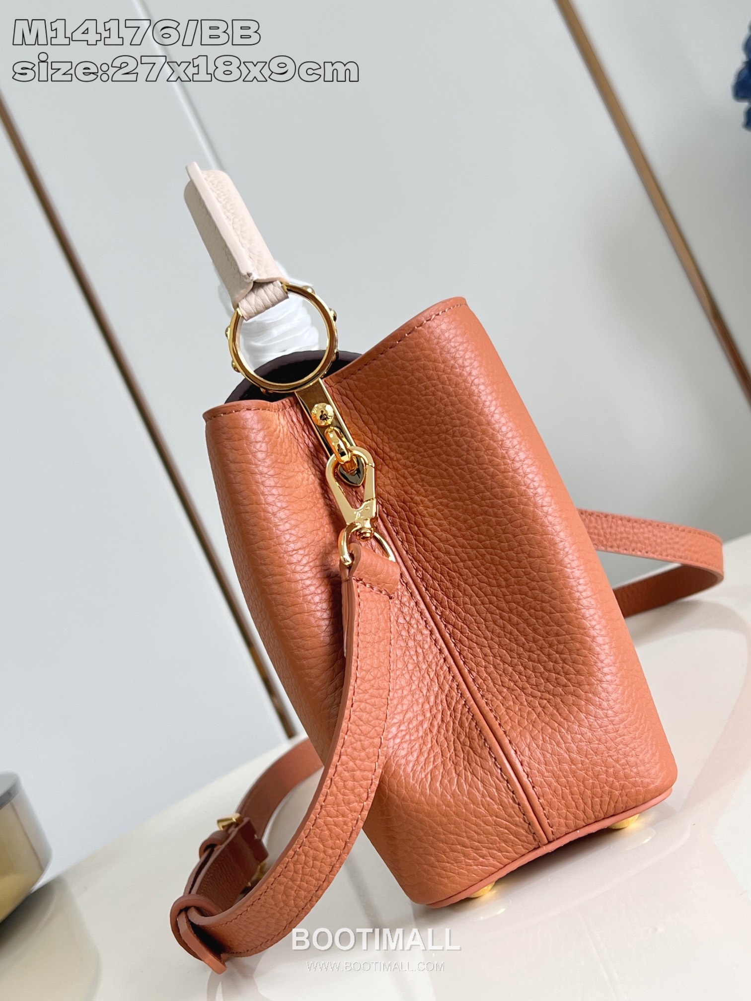 Louis Vuitton Capucines Taurillon Leather Top Handle Bag with Flap Logo Detail 루이비통 카퓌신 타우릴론 레더 탑핸들백 M14176 27cm 3