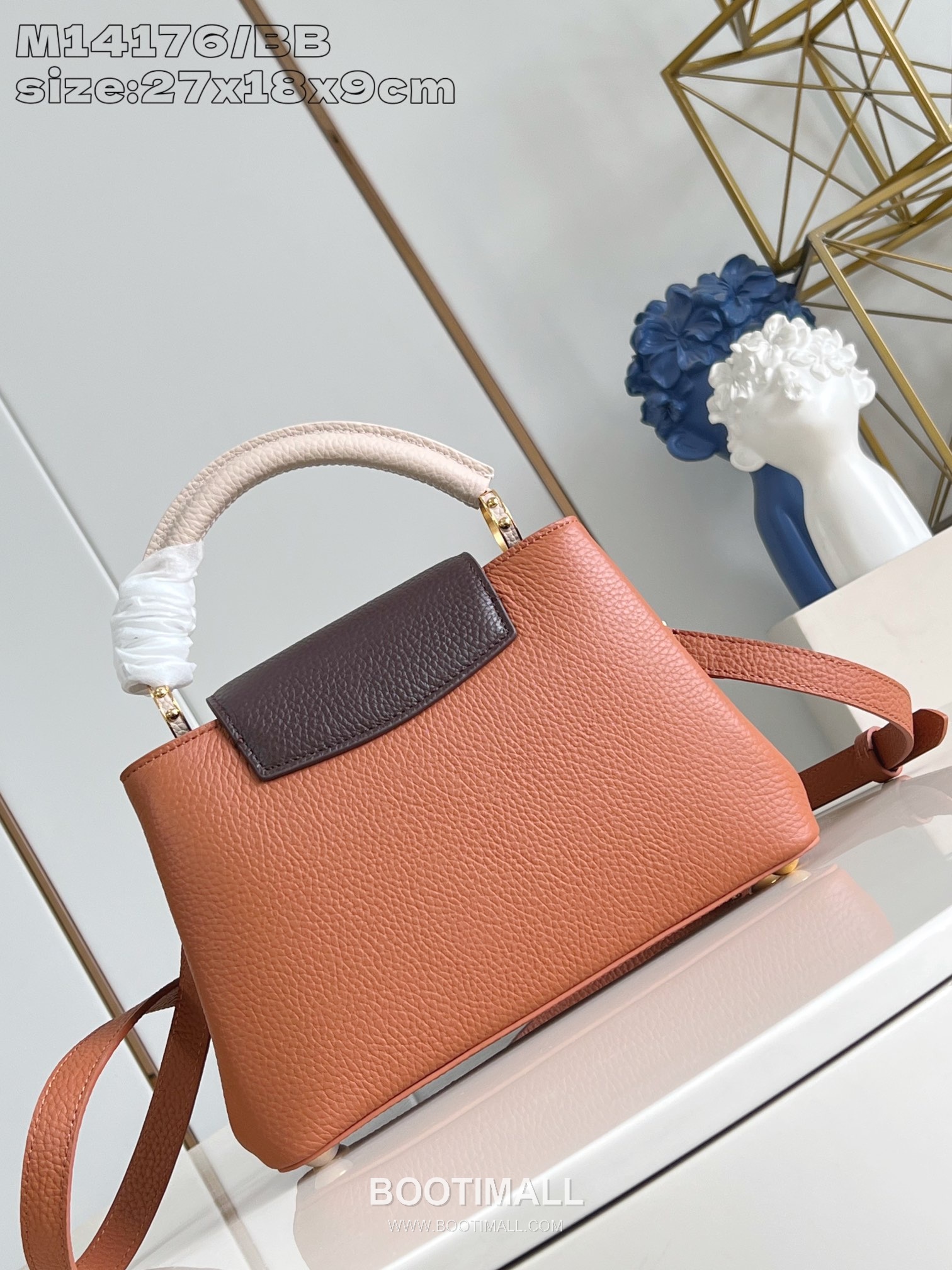 Louis Vuitton Capucines Taurillon Leather Top Handle Bag with Flap Logo Detail 루이비통 카퓌신 타우릴론 레더 탑핸들백 M14176 27cm 4