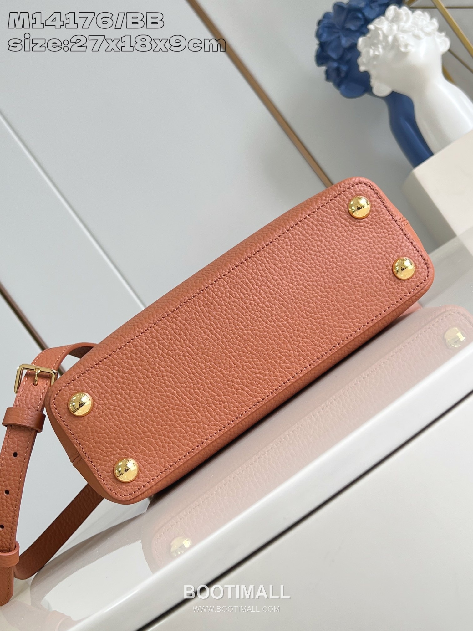 Louis Vuitton Capucines Taurillon Leather Top Handle Bag with Flap Logo Detail 루이비통 카퓌신 타우릴론 레더 탑핸들백 M14176 27cm 5