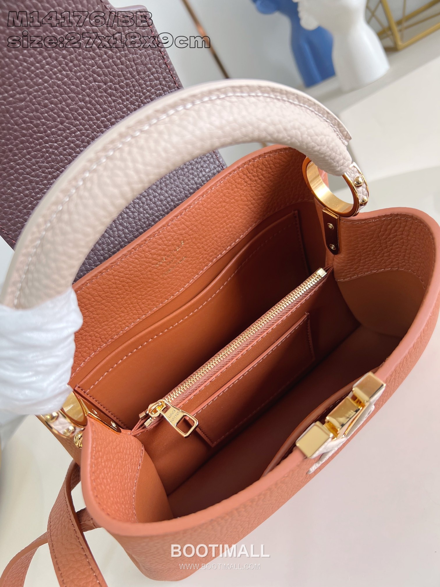 Louis Vuitton Capucines Taurillon Leather Top Handle Bag with Flap Logo Detail 루이비통 카퓌신 타우릴론 레더 탑핸들백 M14176 27cm 8