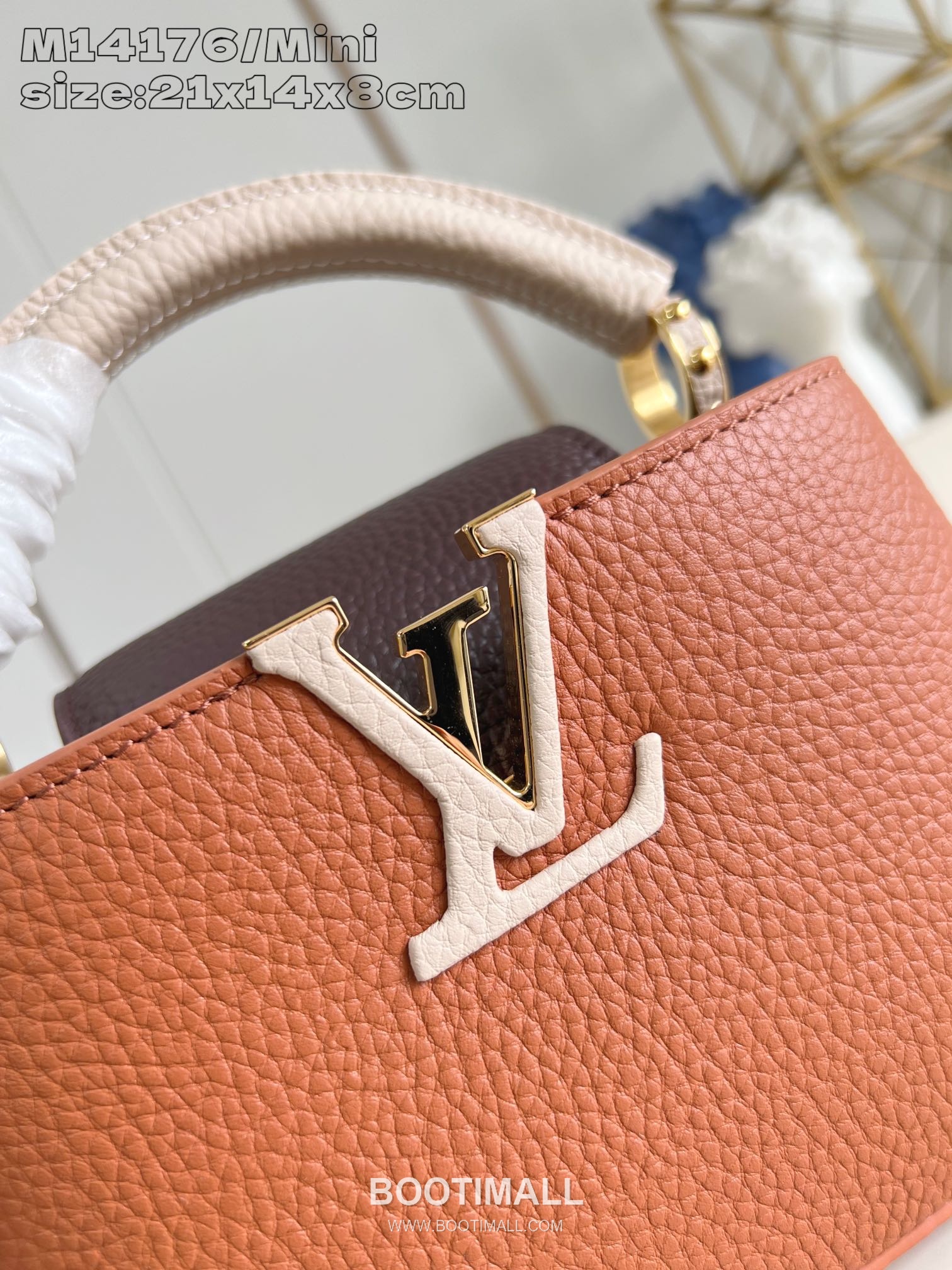 Louis Vuitton Capucines Taurillon Leather Top Handle Mini Bag with Flap Logo Detail 루이비통 카퓌신 타우릴론 레더 탑핸들 미니백 M14176 21cm 2