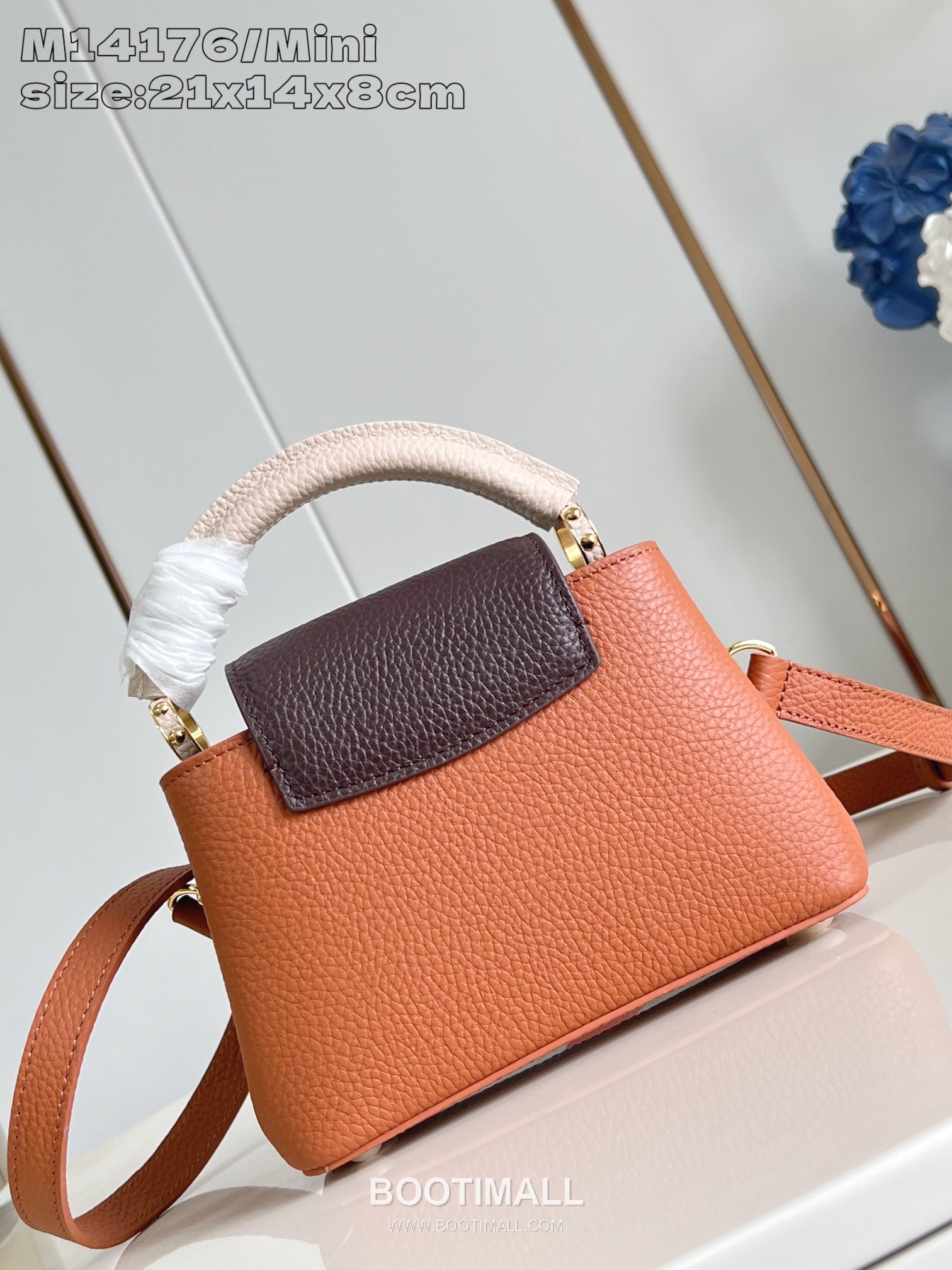 Louis Vuitton Capucines Taurillon Leather Top Handle Mini Bag with Flap Logo Detail 루이비통 카퓌신 타우릴론 레더 탑핸들 미니백 M14176 21cm 4