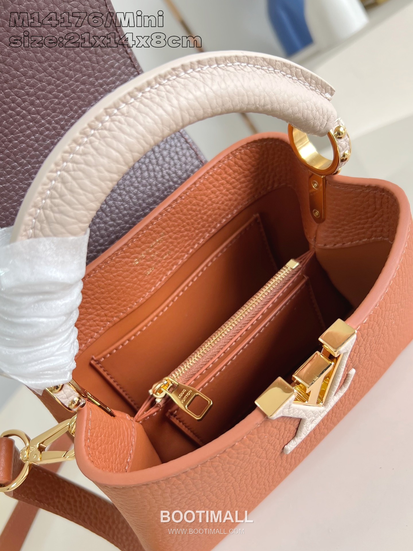 Louis Vuitton Capucines Taurillon Leather Top Handle Mini Bag with Flap Logo Detail 루이비통 카퓌신 타우릴론 레더 탑핸들 미니백 M14176 21cm 8