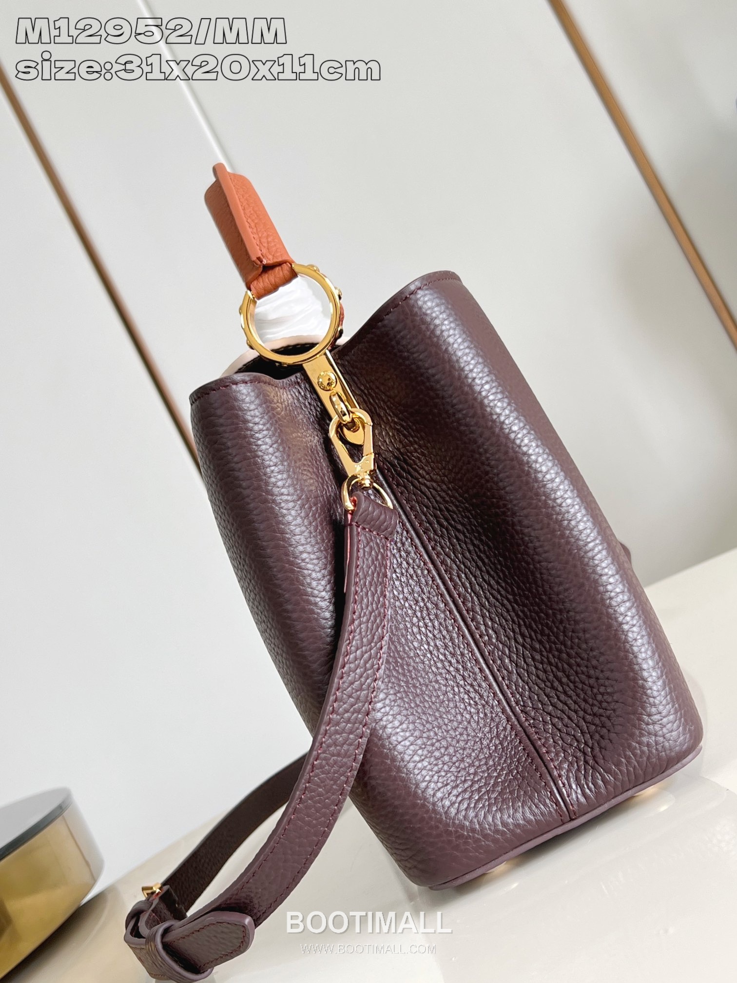 Louis Vuitton Capucines Taurillon Leather Top Handle Bag with Flap Logo Detail 루이비통 카퓌신 타우릴론 레더 탑핸들백 M14176 31cm 3