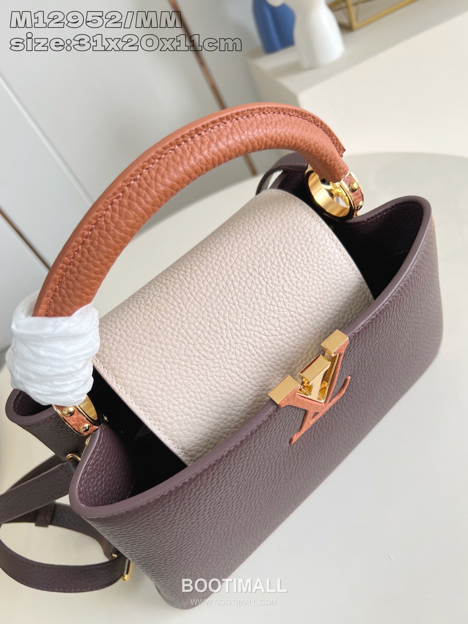 Louis Vuitton Capucines Taurillon Leather Top Handle Bag with Flap Logo Detail 루이비통 카퓌신 타우릴론 레더 탑핸들백 M14176 31cm 6