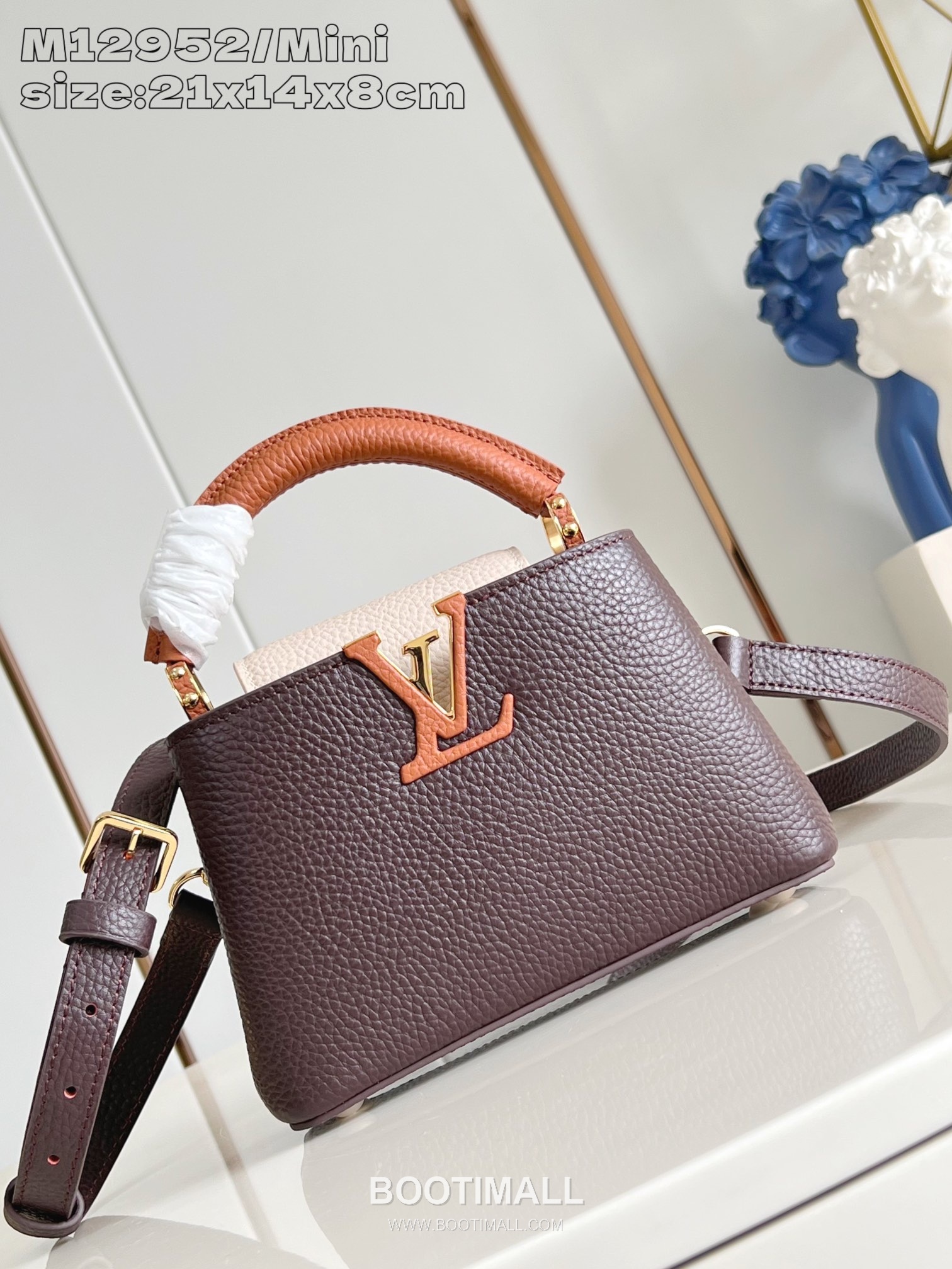 Louis Vuitton Capucines Taurillon Leather Top Handle Mini Bag with Flap Logo Detail 루이비통 카퓌신 타우릴론 레더 탑핸들 미니백 M14176 21cm 1