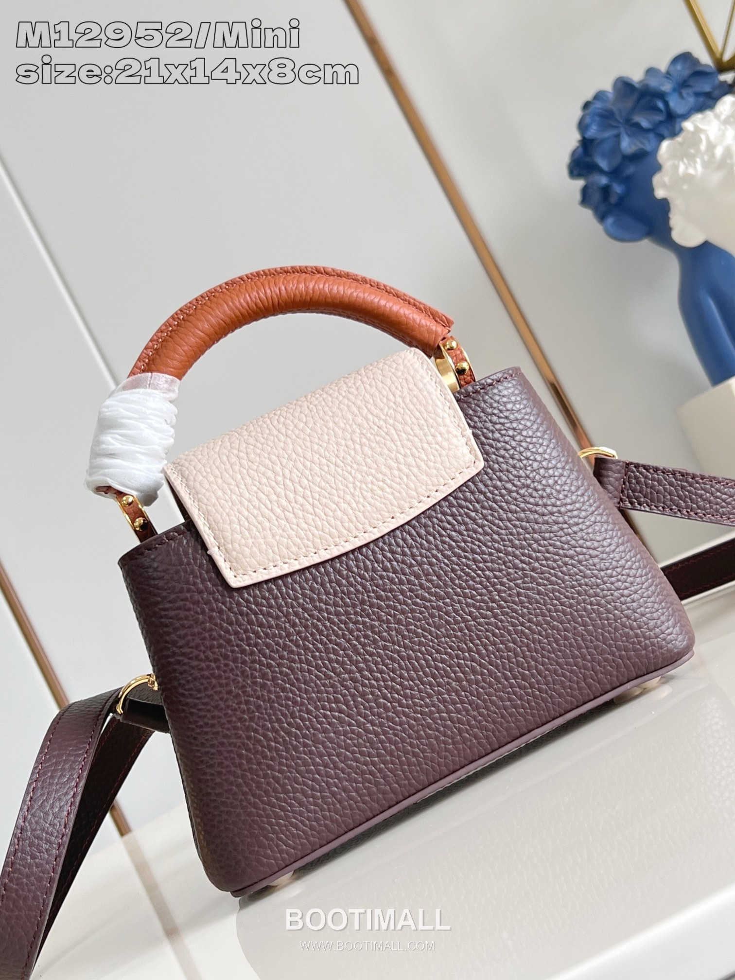 Louis Vuitton Capucines Taurillon Leather Top Handle Mini Bag with Flap Logo Detail 루이비통 카퓌신 타우릴론 레더 탑핸들 미니백 M14176 21cm 4