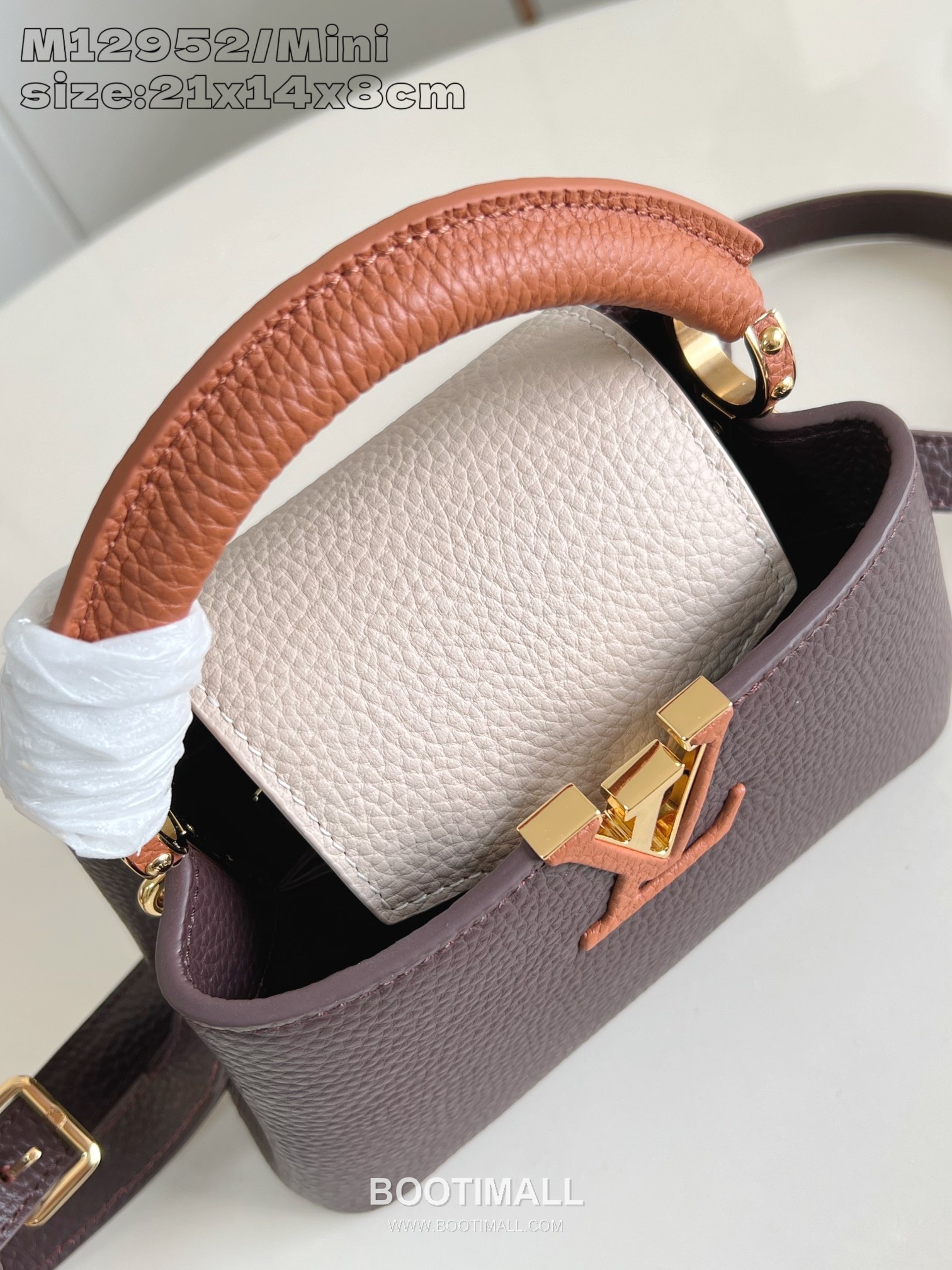 Louis Vuitton Capucines Taurillon Leather Top Handle Mini Bag with Flap Logo Detail 루이비통 카퓌신 타우릴론 레더 탑핸들 미니백 M14176 21cm 6