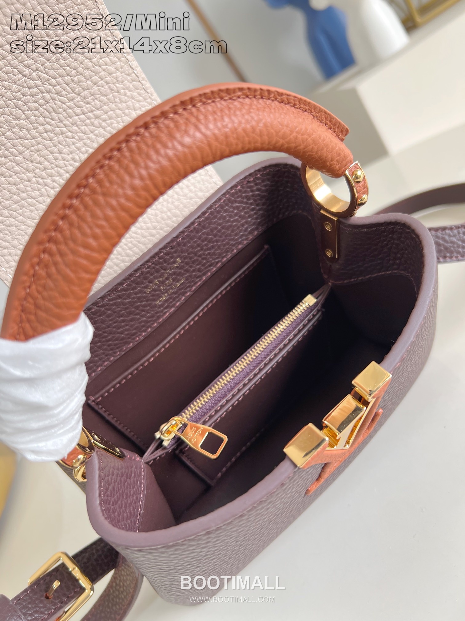 Louis Vuitton Capucines Taurillon Leather Top Handle Mini Bag with Flap Logo Detail 루이비통 카퓌신 타우릴론 레더 탑핸들 미니백 M14176 21cm 8