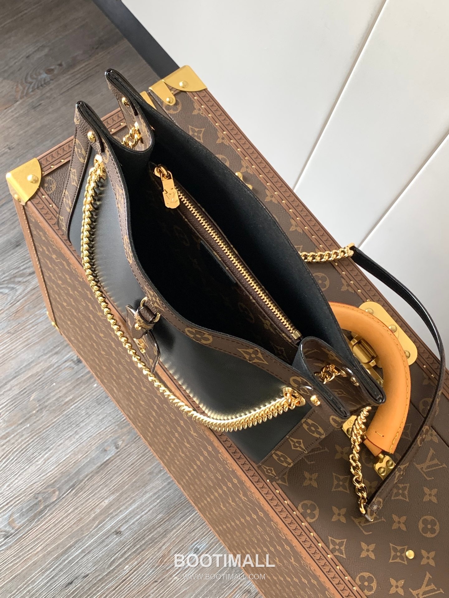 Louis Vuitton Nova Calfskin Leather Shoulder Bag with Chain Strap Monogram Canvas Trim 루이비통 노바 카프스킨 레더 숄더백 M13140 31cm 6