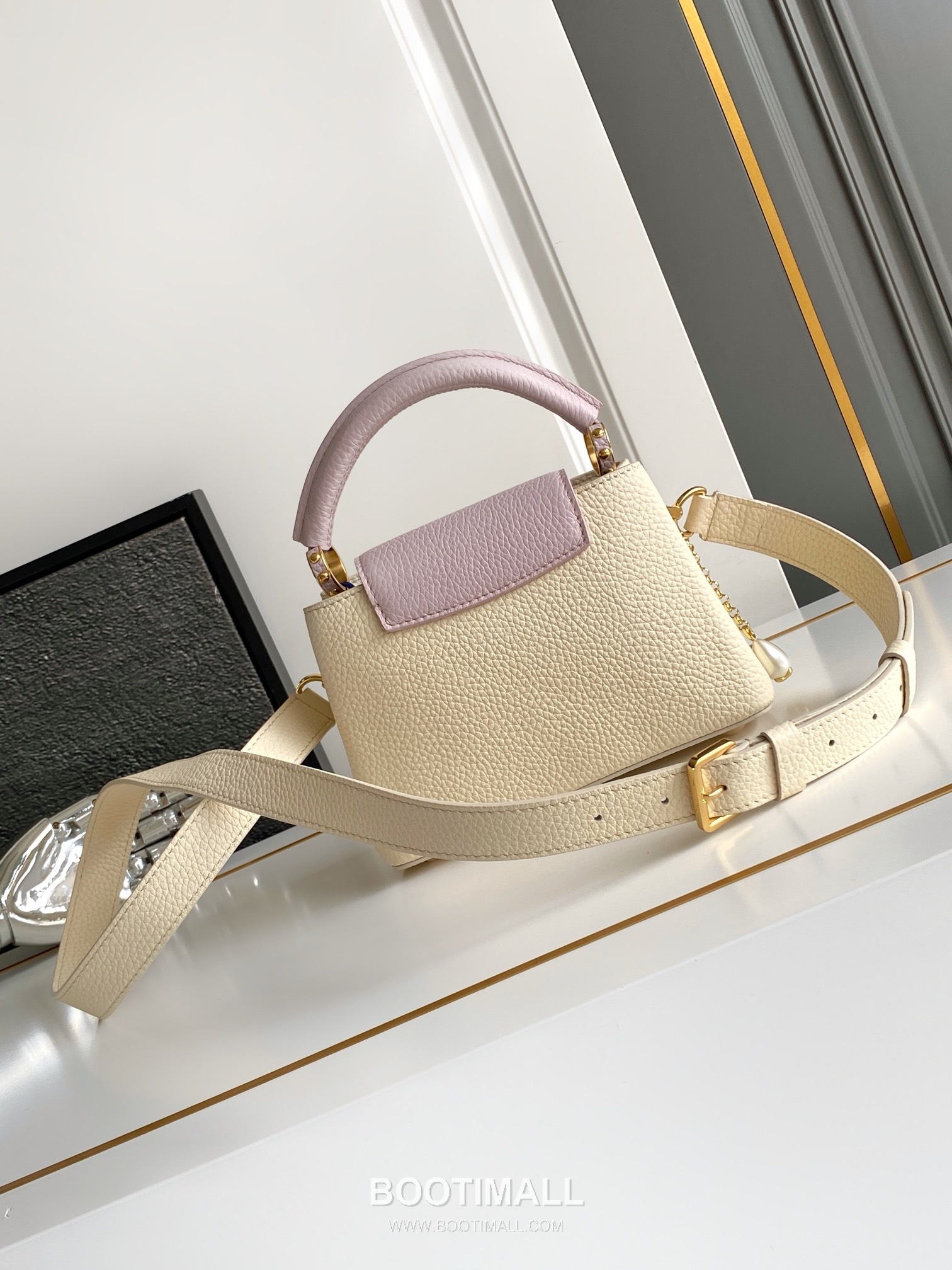 Louis Vuitton Pearl Calfskin Leather Top Handle Bag with Strap Detail 루이비통 펄 화이트 카프스킨 레더 탑핸들백 M15117 21cm 3