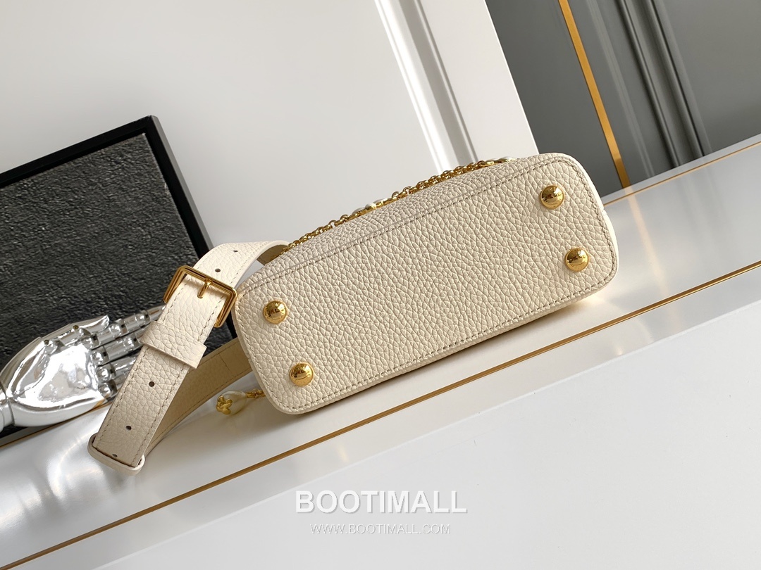 Louis Vuitton Pearl Calfskin Leather Top Handle Bag with Strap Detail 루이비통 펄 화이트 카프스킨 레더 탑핸들백 M15117 21cm 4