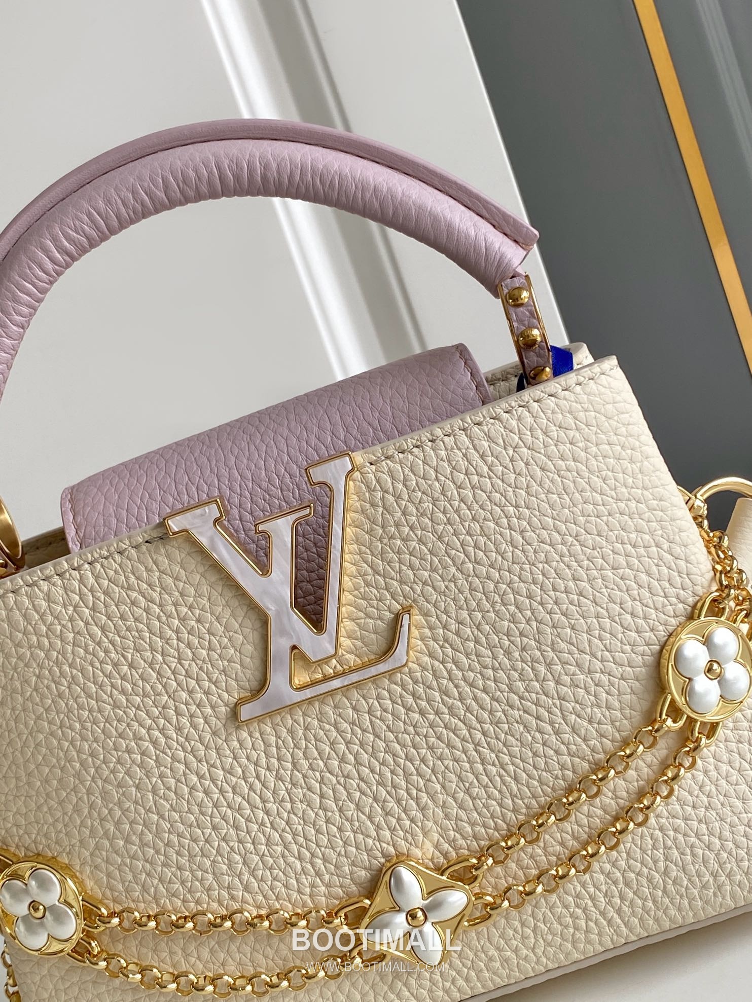 Louis Vuitton Pearl Calfskin Leather Top Handle Bag with Strap Detail 루이비통 펄 화이트 카프스킨 레더 탑핸들백 M15117 21cm 5