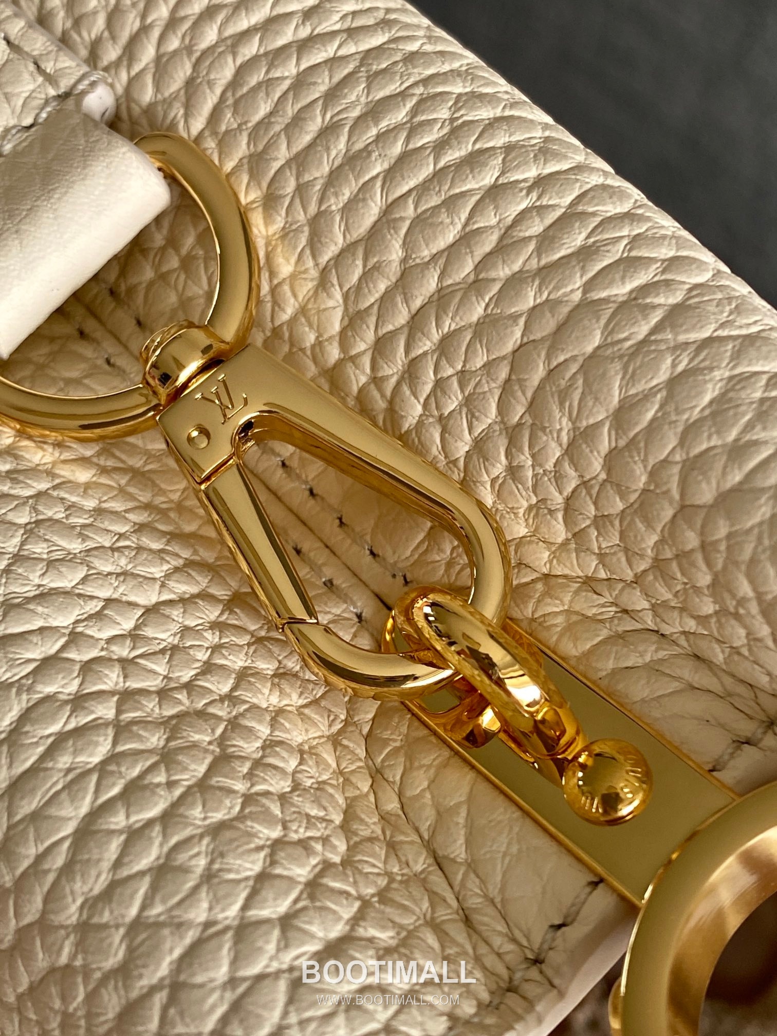 Louis Vuitton Pearl Calfskin Leather Top Handle Bag with Strap Detail 루이비통 펄 화이트 카프스킨 레더 탑핸들백 M15117 21cm 7