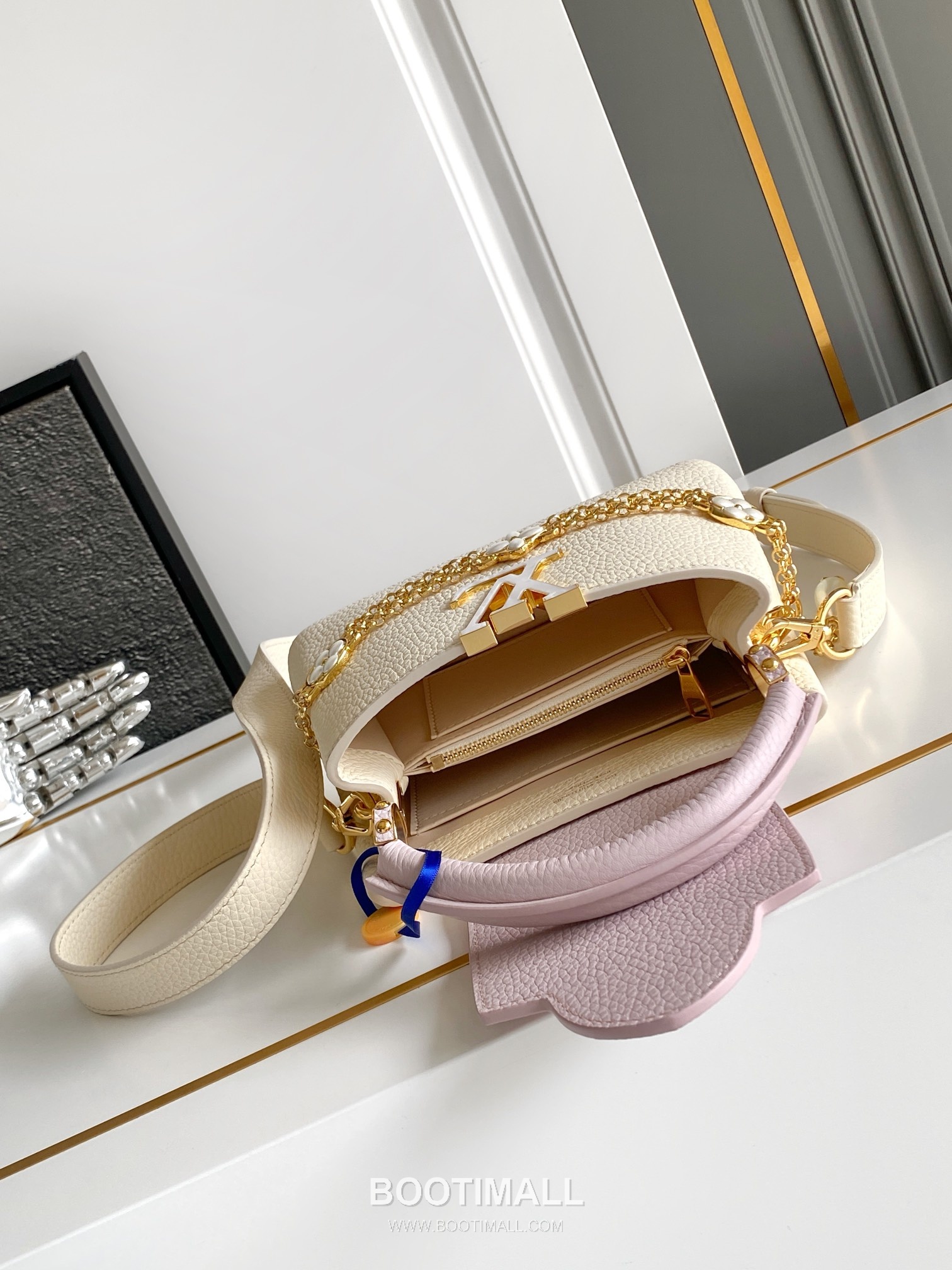 Louis Vuitton Pearl Calfskin Leather Top Handle Bag with Strap Detail 루이비통 펄 화이트 카프스킨 레더 탑핸들백 M15117 21cm 8