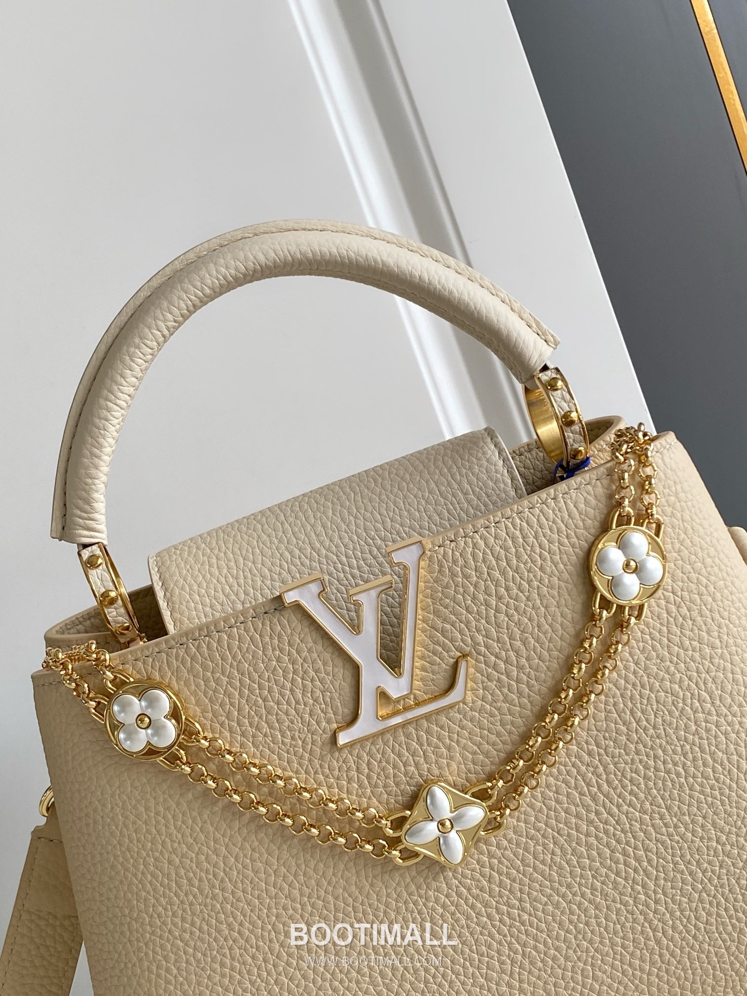 Louis Vuitton Calfskin Leather Top Handle Bag with Strap Lock Detail 루이비통 카프스킨 레더 탑핸들백 M25461 27cm 5