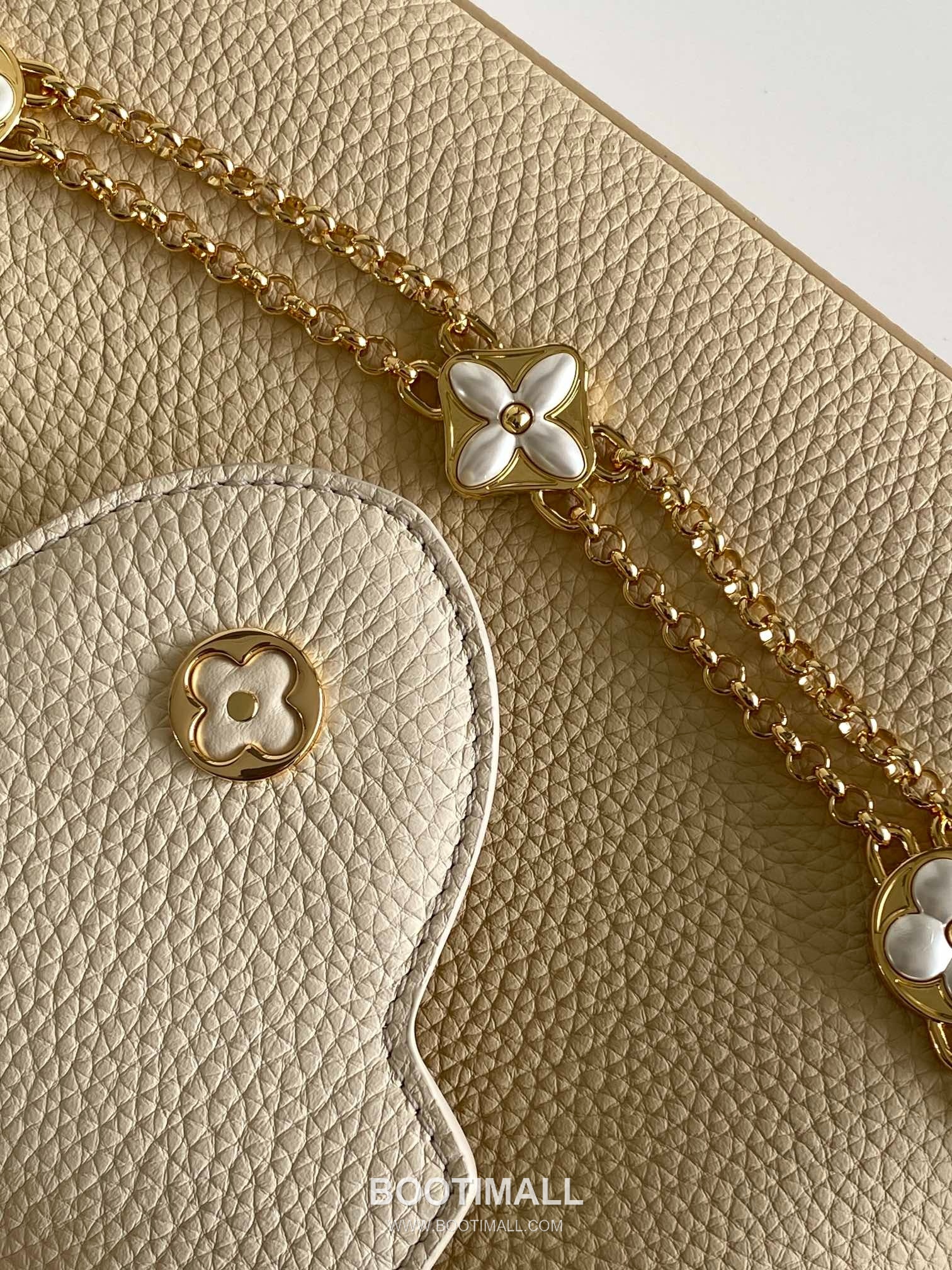 Louis Vuitton Calfskin Leather Top Handle Bag with Strap Lock Detail 루이비통 카프스킨 레더 탑핸들백 M25461 27cm 6