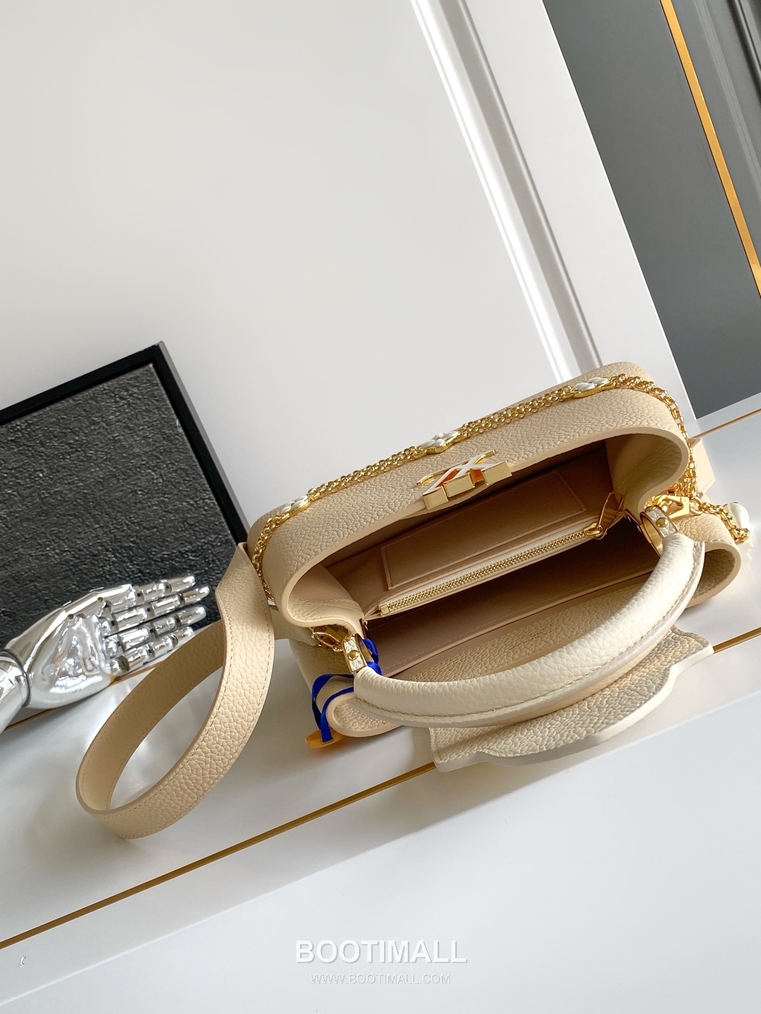 Louis Vuitton Calfskin Leather Top Handle Bag with Strap Lock Detail 루이비통 카프스킨 레더 탑핸들백 M25461 27cm 8