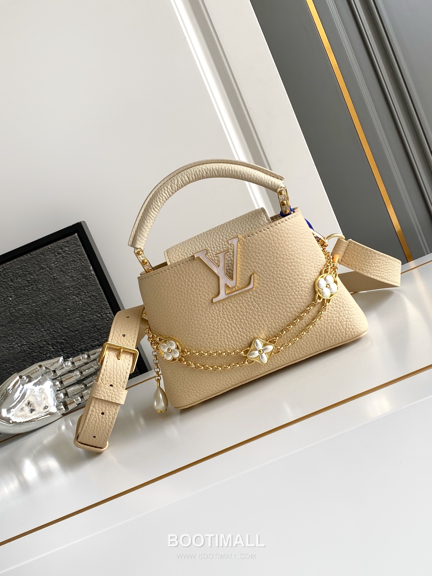 Louis Vuitton Pearl Calfskin Leather Top Handle Bag with Strap Detail 루이비통 펄 화이트 카프스킨 레더 탑핸들백 M15117 21cm 1
