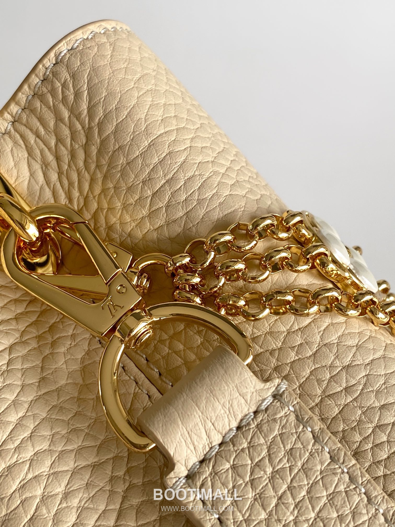 Louis Vuitton Pearl Calfskin Leather Top Handle Bag with Strap Detail 루이비통 펄 화이트 카프스킨 레더 탑핸들백 M15117 21cm 7