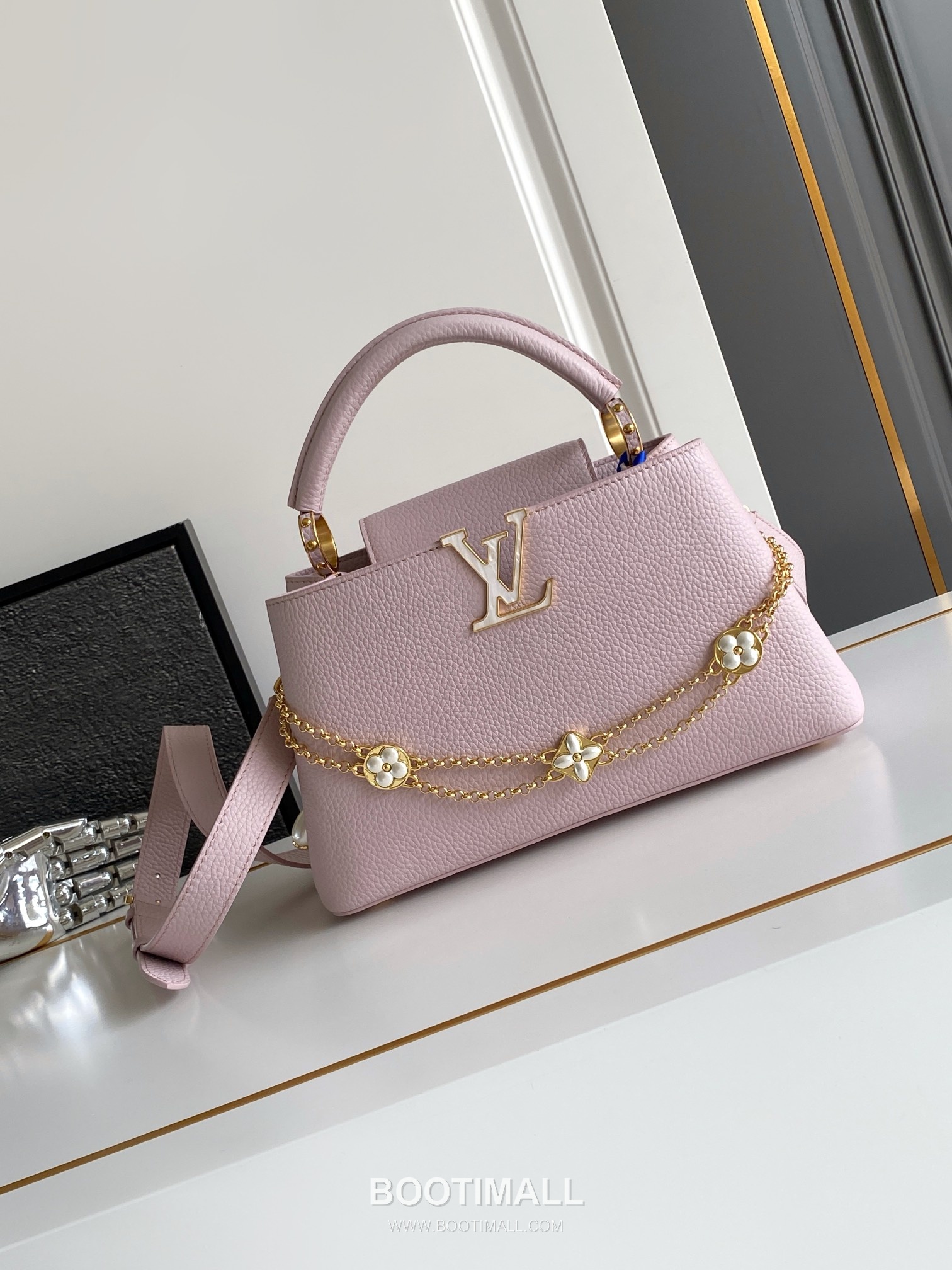 Louis Vuitton Calfskin Leather Top Handle Bag with Strap Lock Detail 루이비통 카프스킨 레더 탑핸들백 M25461 27cm 1