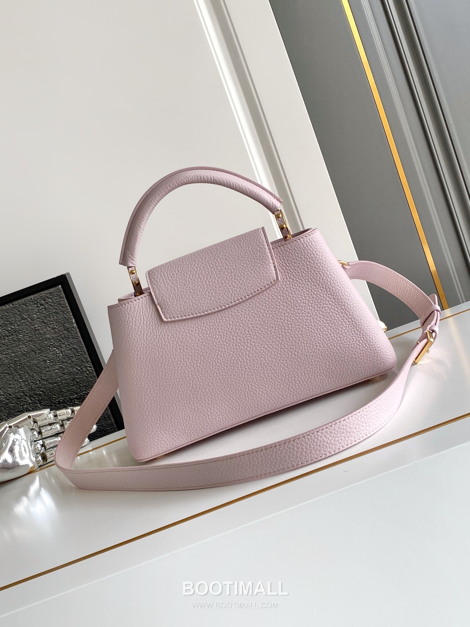 Louis Vuitton Calfskin Leather Top Handle Bag with Strap Lock Detail 루이비통 카프스킨 레더 탑핸들백 M25461 27cm 3