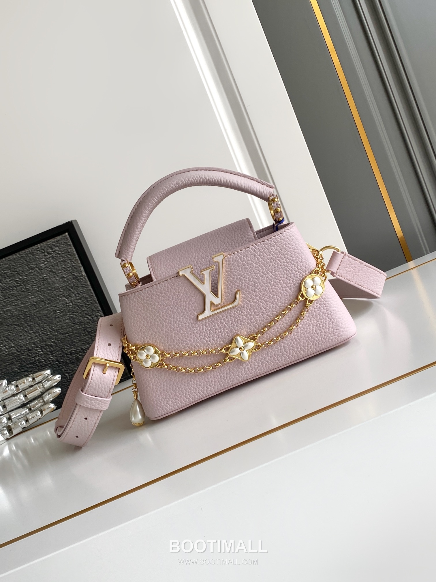 Louis Vuitton Pearl Calfskin Leather Top Handle Bag with Strap Detail 루이비통 펄 화이트 카프스킨 레더 탑핸들백 M15117 21cm 1