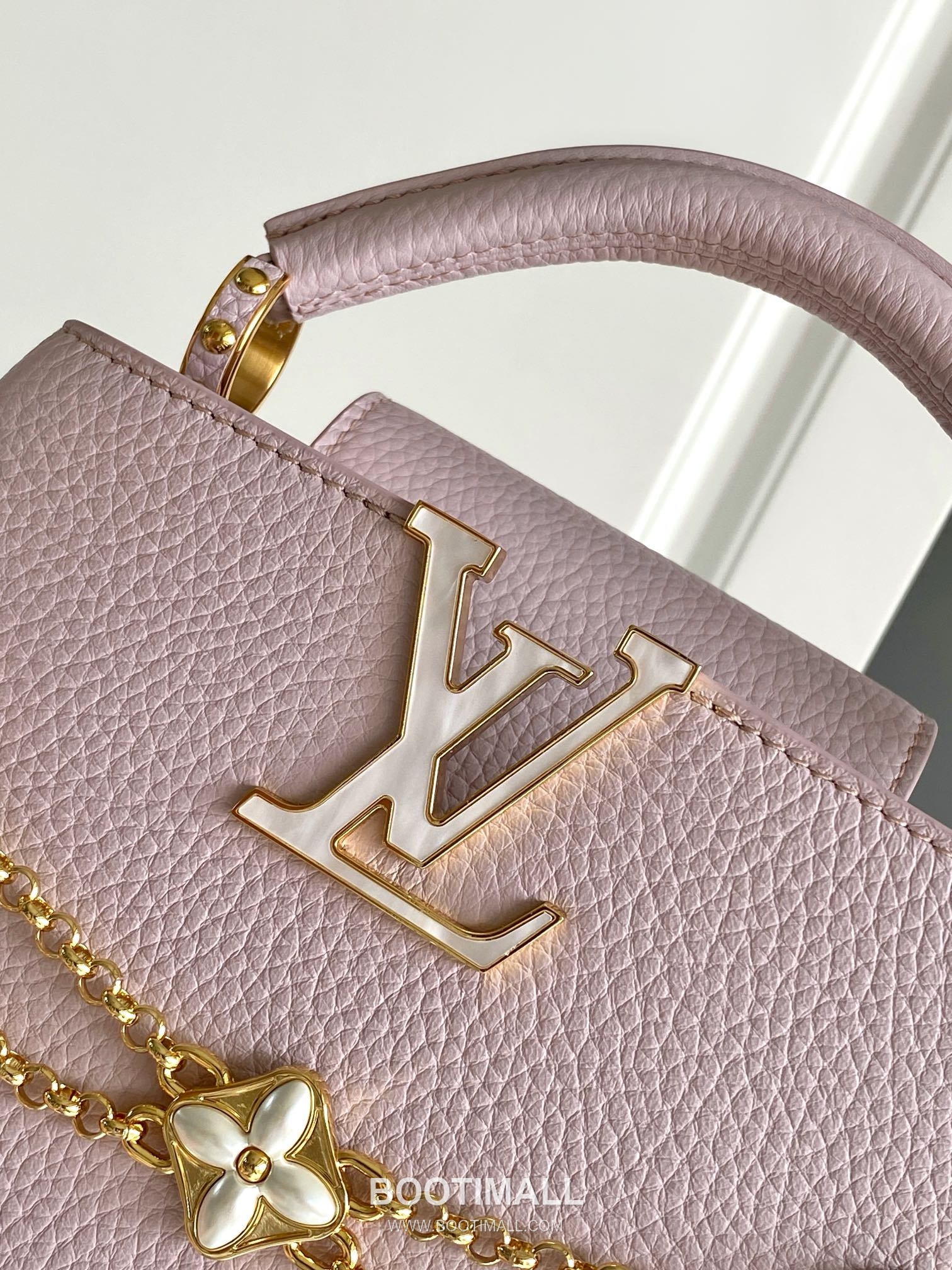 Louis Vuitton Pearl Calfskin Leather Top Handle Bag with Strap Detail 루이비통 펄 화이트 카프스킨 레더 탑핸들백 M15117 21cm 5