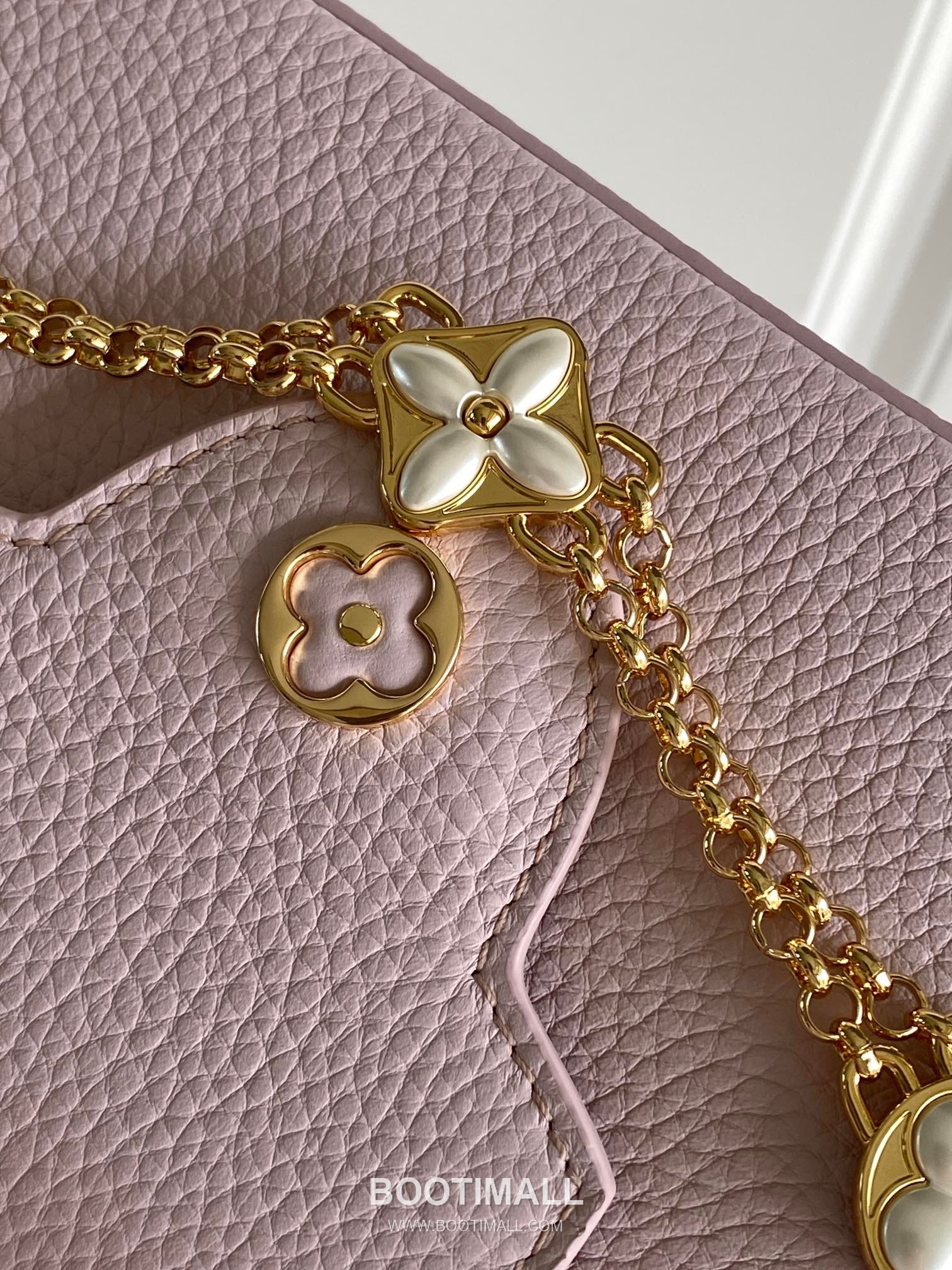 Louis Vuitton Pearl Calfskin Leather Top Handle Bag with Strap Detail 루이비통 펄 화이트 카프스킨 레더 탑핸들백 M15117 21cm 6