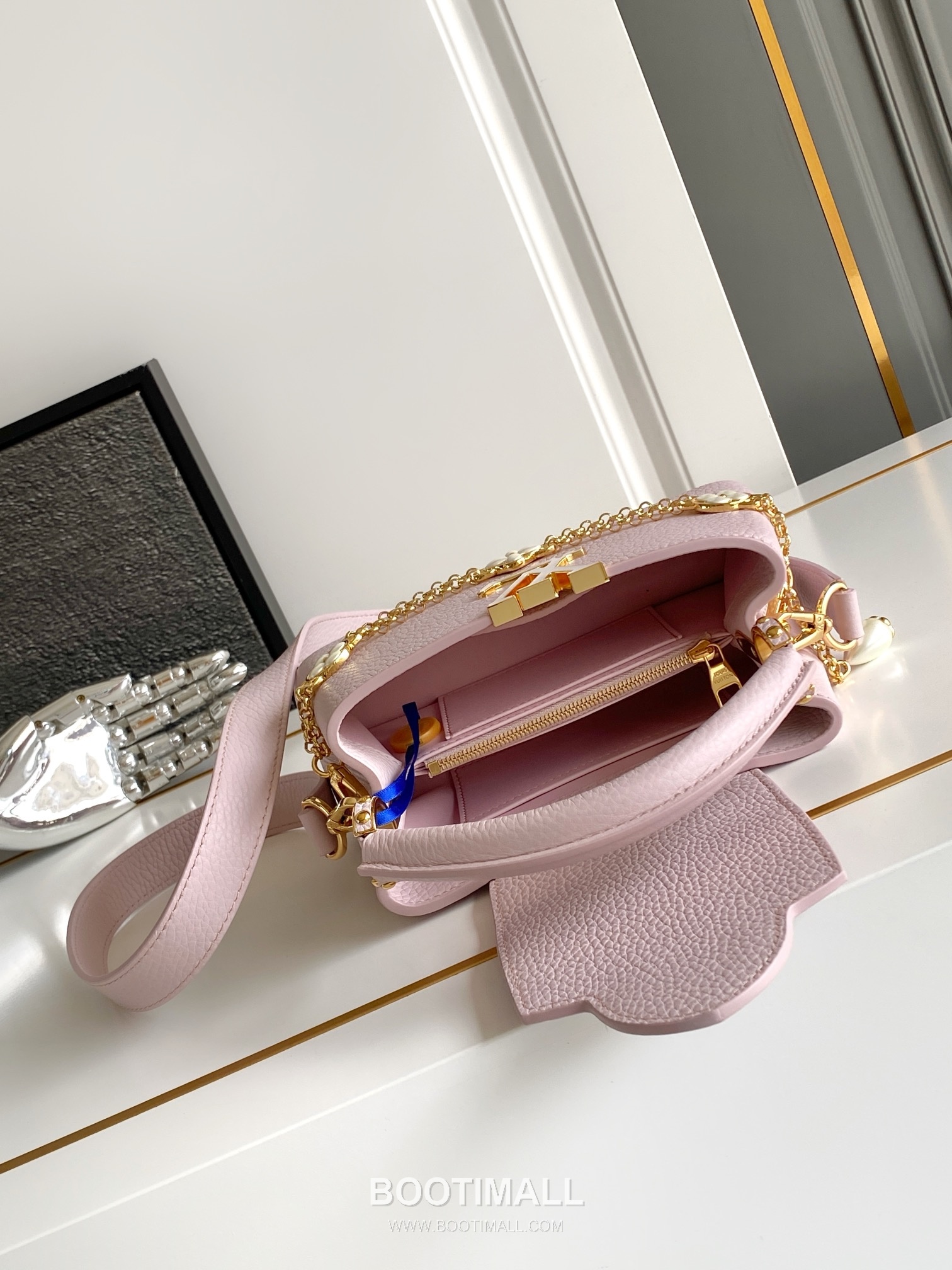 Louis Vuitton Pearl Calfskin Leather Top Handle Bag with Strap Detail 루이비통 펄 화이트 카프스킨 레더 탑핸들백 M15117 21cm 8