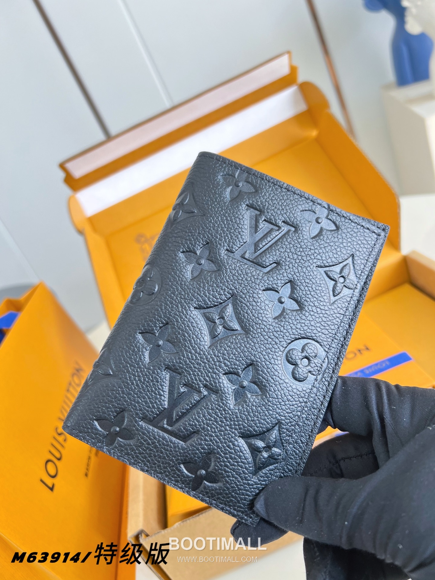 Louis Vuitton Passport Cover Monogram Canvas Wallet with Card Slot Pocket Detail 루이비통 패스포트 커버 모노그램 캔버스 카드슬롯 지갑 M63914 10cm 2