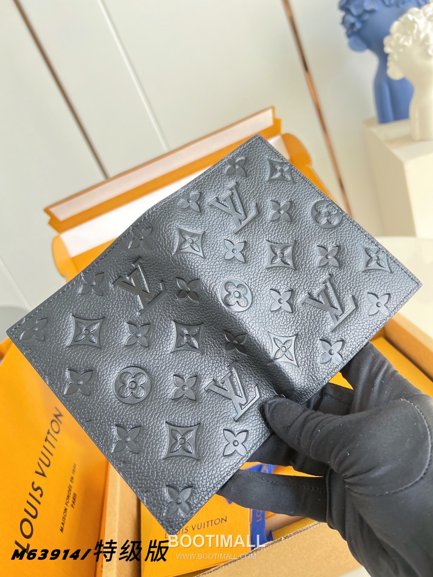 Louis Vuitton Passport Cover Monogram Canvas Wallet with Card Slot Pocket Detail 루이비통 패스포트 커버 모노그램 캔버스 카드슬롯 지갑 M63914 10cm 4