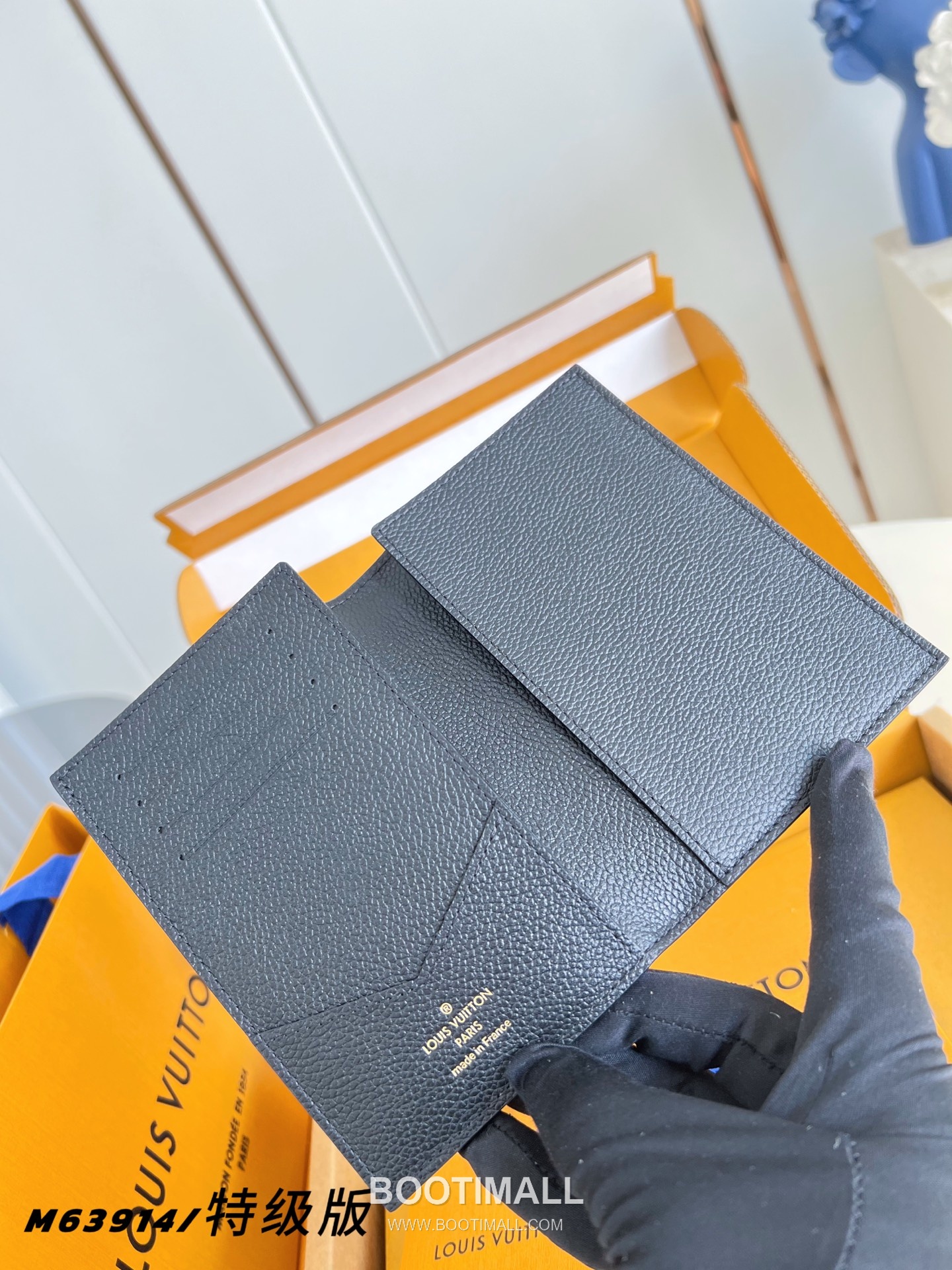 Louis Vuitton Passport Cover Monogram Canvas Wallet with Card Slot Pocket Detail 루이비통 패스포트 커버 모노그램 캔버스 카드슬롯 지갑 M63914 10cm 5