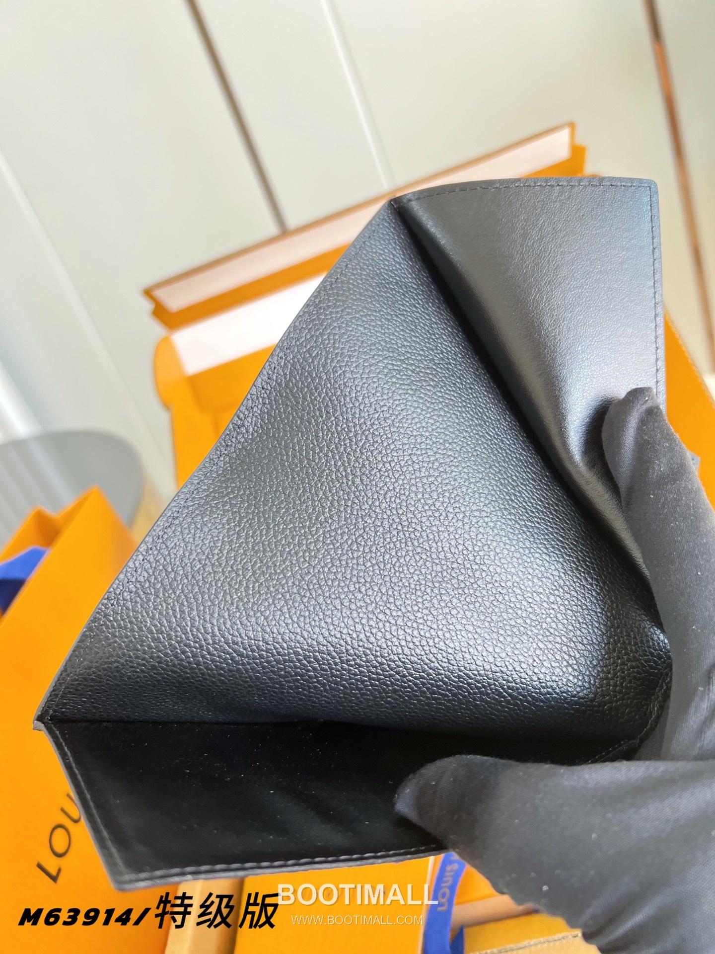 Louis Vuitton Passport Cover Monogram Canvas Wallet with Card Slot Pocket Detail 루이비통 패스포트 커버 모노그램 캔버스 카드슬롯 지갑 M63914 10cm 7