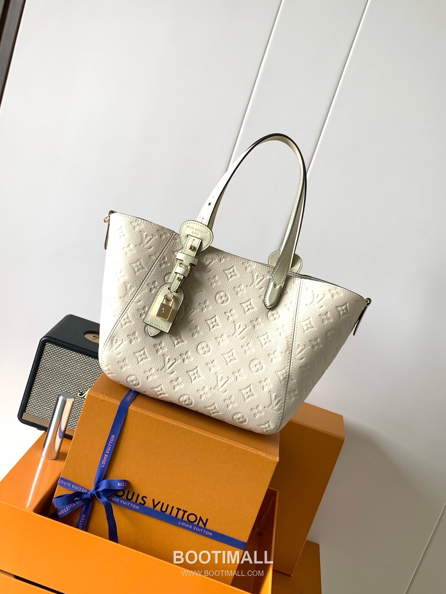 Louis Vuitton All In One Monogram Empreinte Calfskin Leather Hobo Tote Bag with Lock Tag Detail 루이비통 올인원 모노그램 앙프렝뜨 카프스킨 레더 호보 토트백 M29337 40cm 1