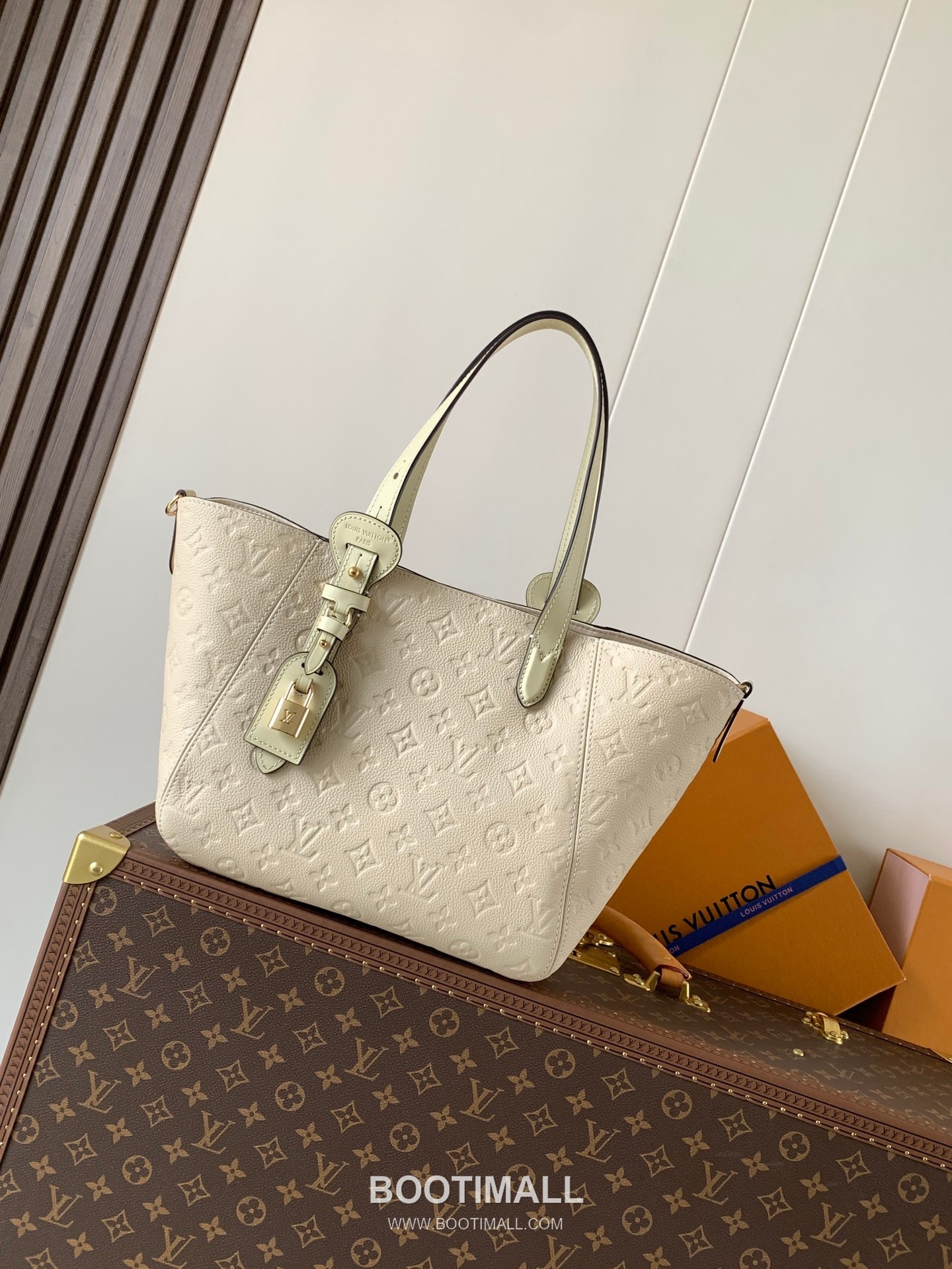 Louis Vuitton All In One Monogram Empreinte Calfskin Leather Hobo Tote Bag with Lock Tag Detail 루이비통 올인원 모노그램 앙프렝뜨 카프스킨 레더 호보 토트백 M29337 40cm 2