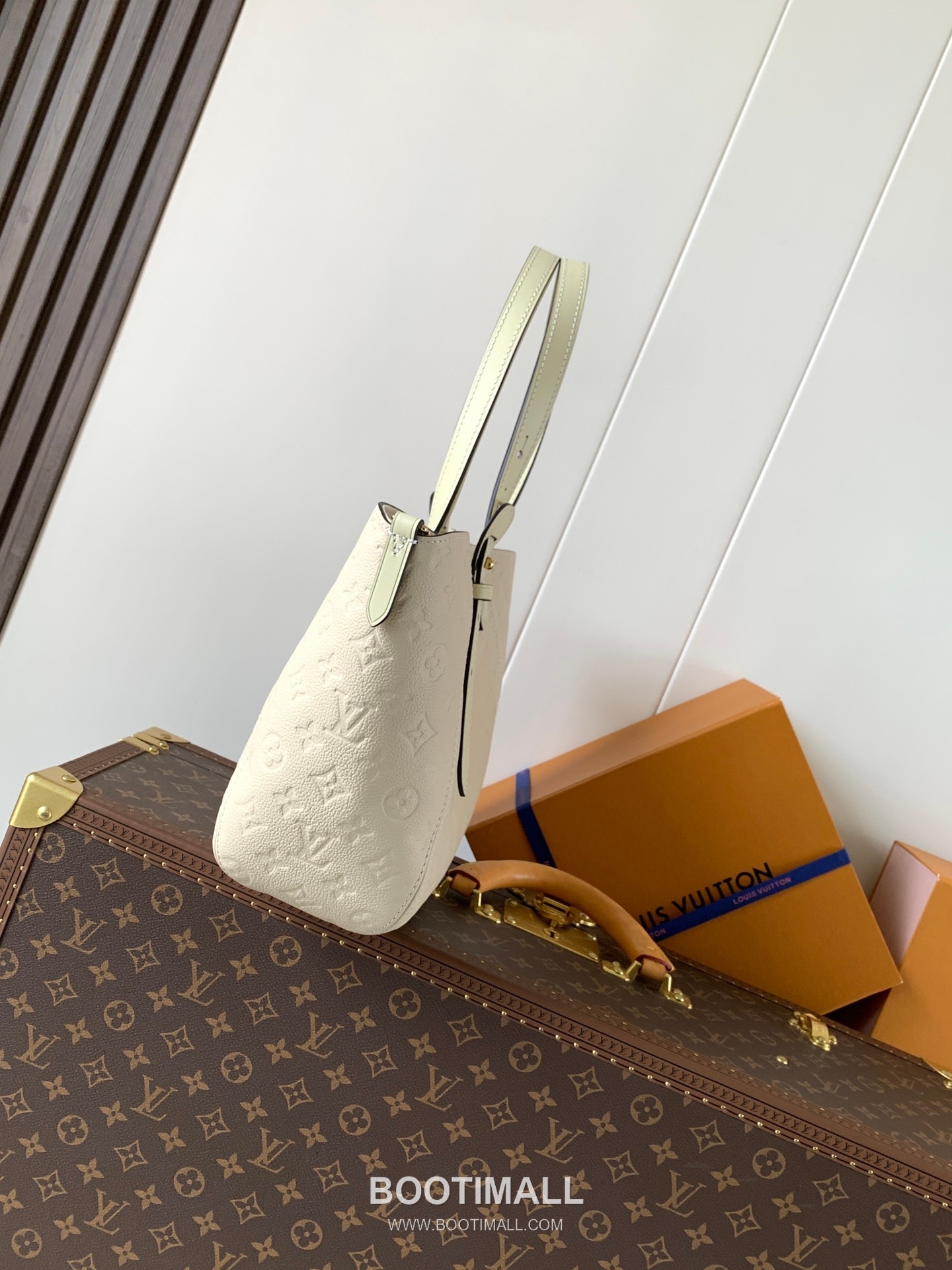 Louis Vuitton All In One Monogram Empreinte Calfskin Leather Hobo Tote Bag with Lock Tag Detail 루이비통 올인원 모노그램 앙프렝뜨 카프스킨 레더 호보 토트백 M29337 40cm 5