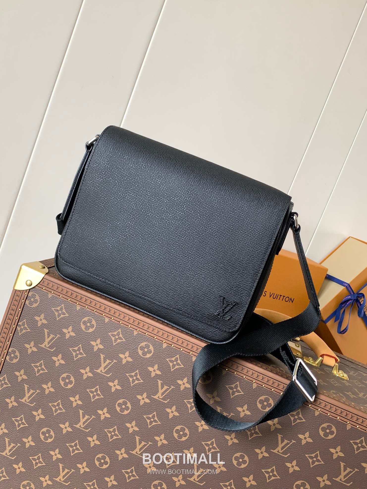 Louis Vuitton District PM Damier Infini Coated Canvas Messenger Bag with Flap Magnetic Detail 루이비통 디스트릭트 PM 다미에 인피니 코팅 캔버스 메신저백 N30850 26cm 2