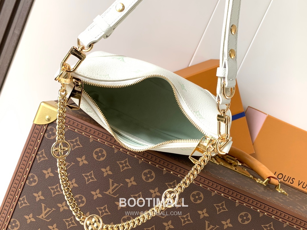 Louis Vuitton Boulogne Calfskin Leather Shoulder Bag with Chain Strap Monogram Embossed Detail 루이비통 불로뉴 카프스킨 레더 숄더백 M27571 26cm 9