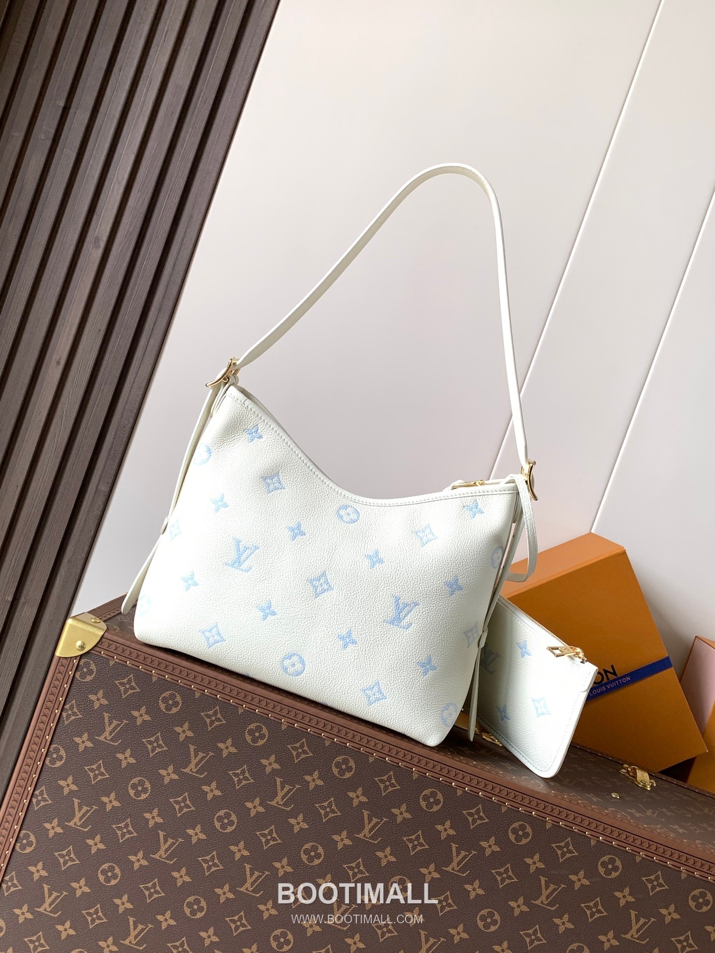 Louis Vuitton CarryAll PM Monogram Empreinte Calfskin Leather Hobo Tote Bag with Tag Strap Detail 루이비통 캐리올 PM 모노그램 앙프렝뜨 카프스킨 레더 호보 토트백 M27573 29cm 4