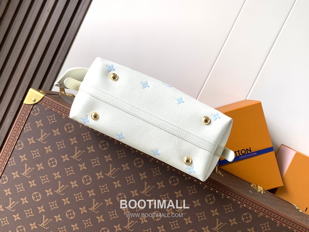 Louis Vuitton CarryAll PM Monogram Empreinte Calfskin Leather Hobo Tote Bag with Tag Strap Detail 루이비통 캐리올 PM 모노그램 앙프렝뜨 카프스킨 레더 호보 토트백 M27573 29cm 5