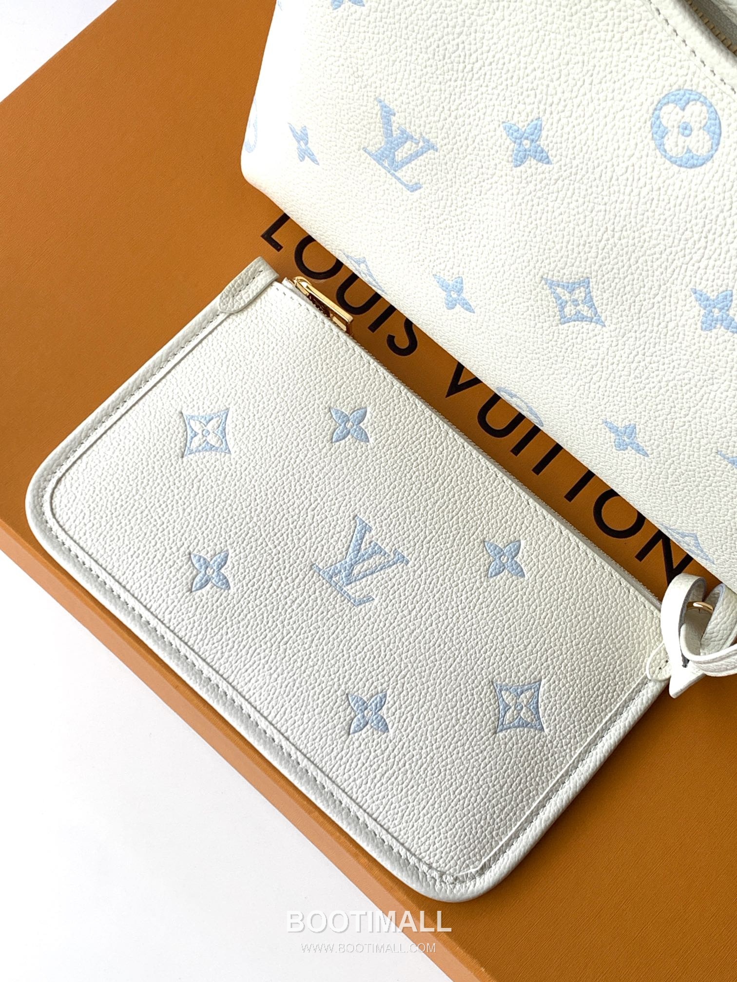 Louis Vuitton CarryAll PM Monogram Empreinte Calfskin Leather Hobo Tote Bag with Tag Strap Detail 루이비통 캐리올 PM 모노그램 앙프렝뜨 카프스킨 레더 호보 토트백 M27573 29cm 6