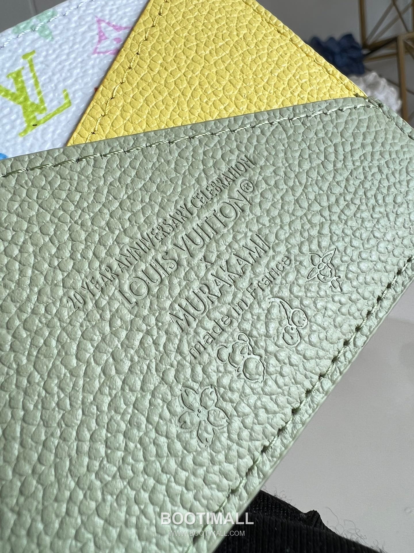 Louis Vuitton x Takashi Murakami Criss-Cross Calfskin Leather Card Holder with Monogram Canvas Detail 루이비통 x 무라카미 다카시 크리스크로스 카프스킨 레더 카드홀더 M14139 10cm 3