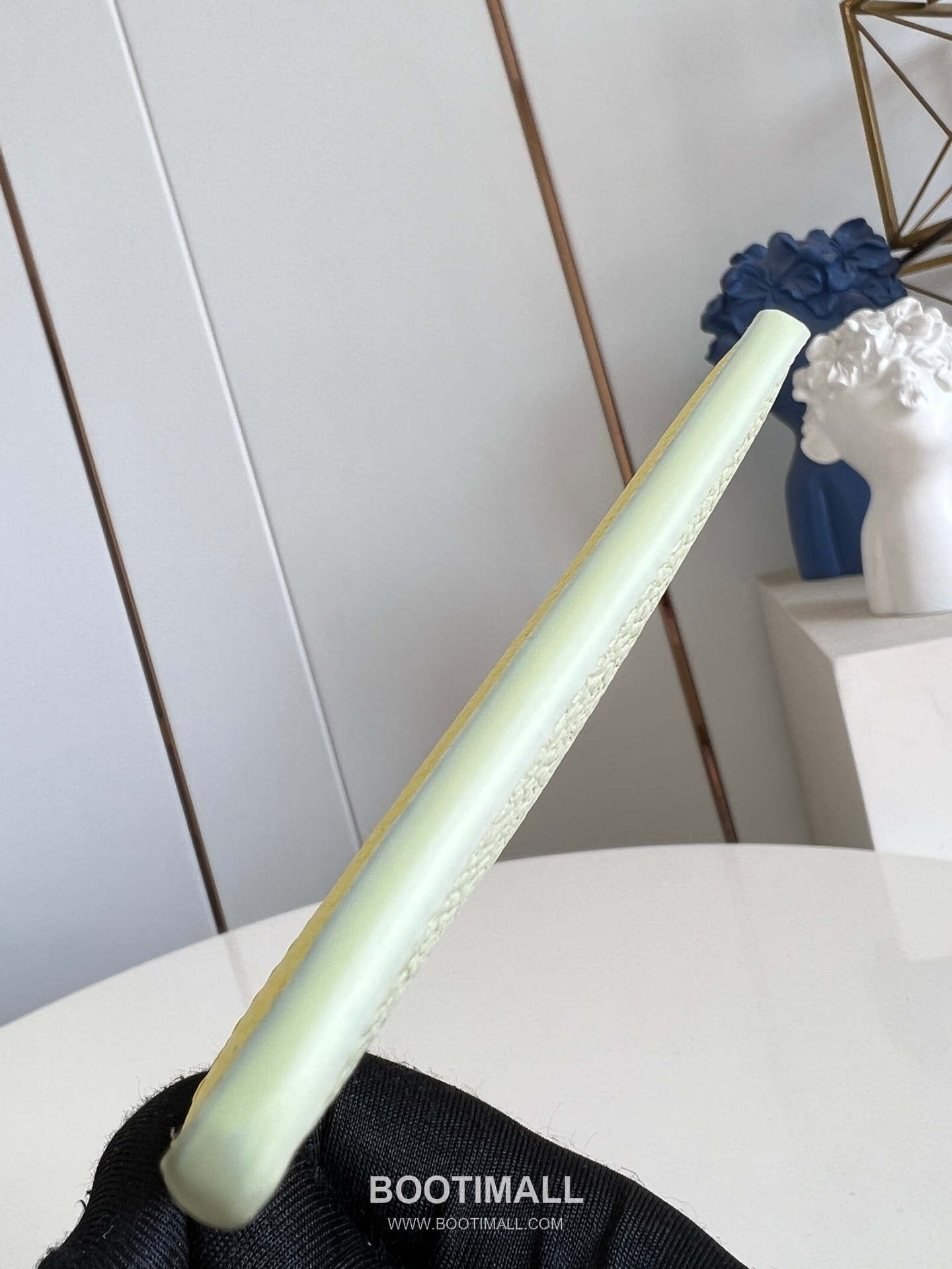 Louis Vuitton x Takashi Murakami Criss-Cross Calfskin Leather Card Holder with Monogram Canvas Detail 루이비통 x 무라카미 다카시 크리스크로스 카프스킨 레더 카드홀더 M14139 10cm 5